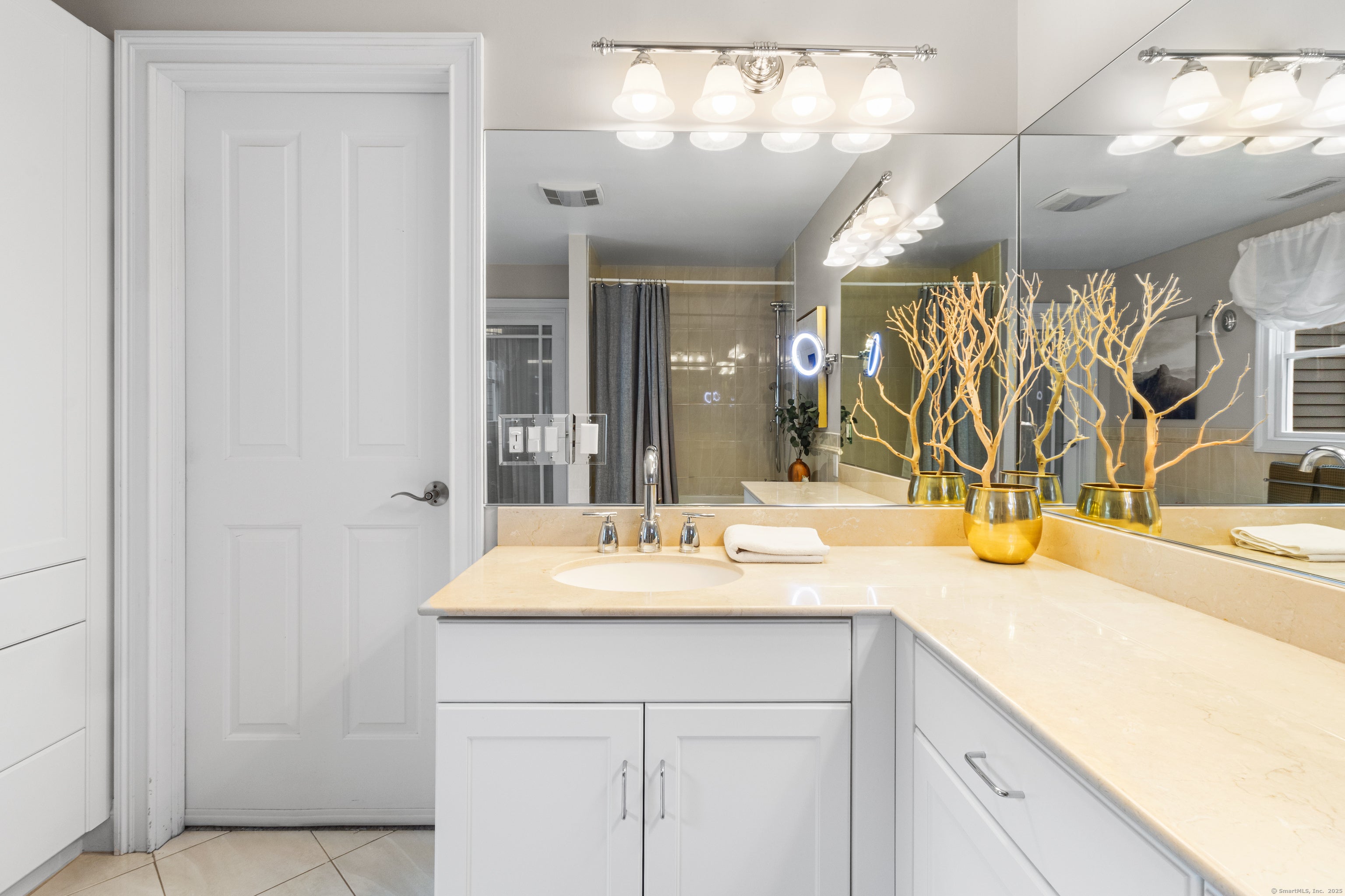 Waterford, Connecticut, 06385, United States, 4 Bedrooms Bedrooms, ,6 BathroomsBathrooms,Residential,Active,1963254