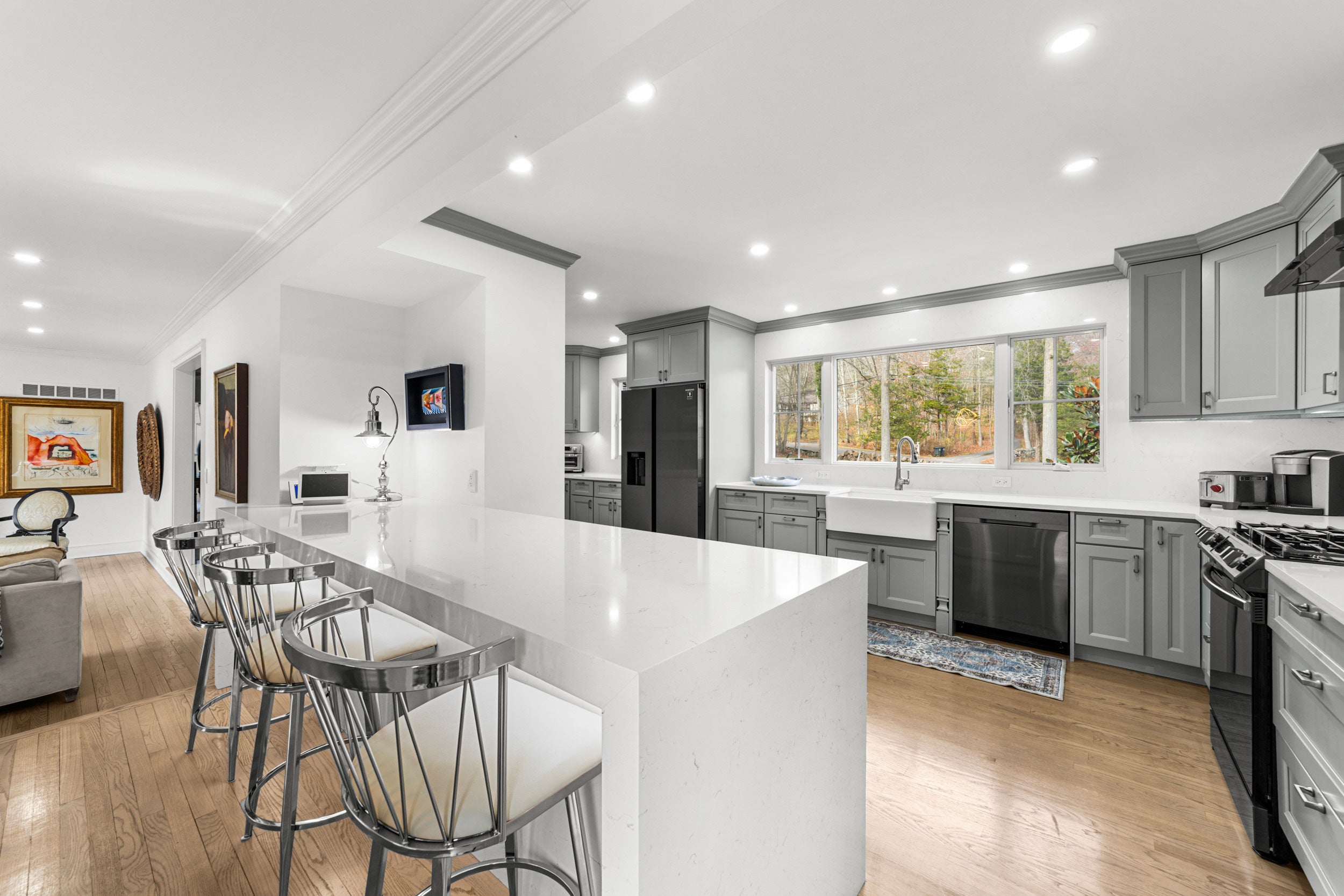 Stamford, Connecticut, 06903, United States, 4 Bedrooms Bedrooms, ,3 BathroomsBathrooms,Residential,Active,1996290