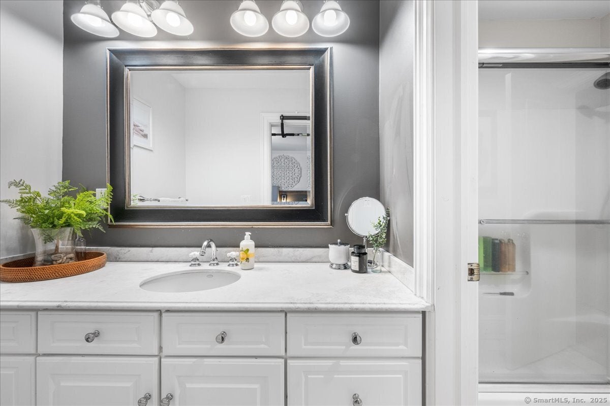 Clinton, Connecticut, 06413, United States, 5 Bedrooms Bedrooms, ,4 BathroomsBathrooms,Residential,Active,1936123