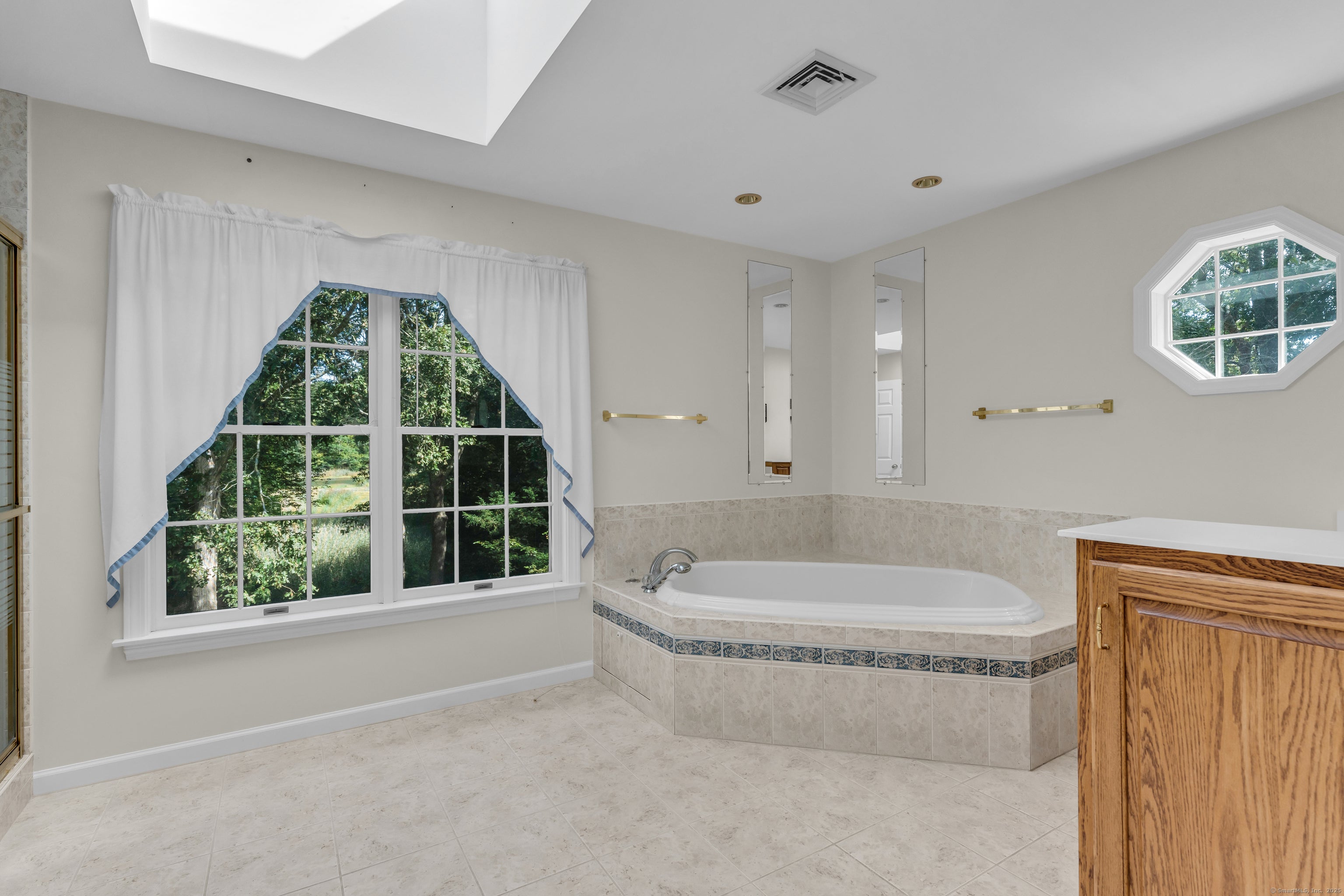 Old Lyme, Connecticut, 06371, United States, 3 Bedrooms Bedrooms, ,5 BathroomsBathrooms,Residential,Active,1944260