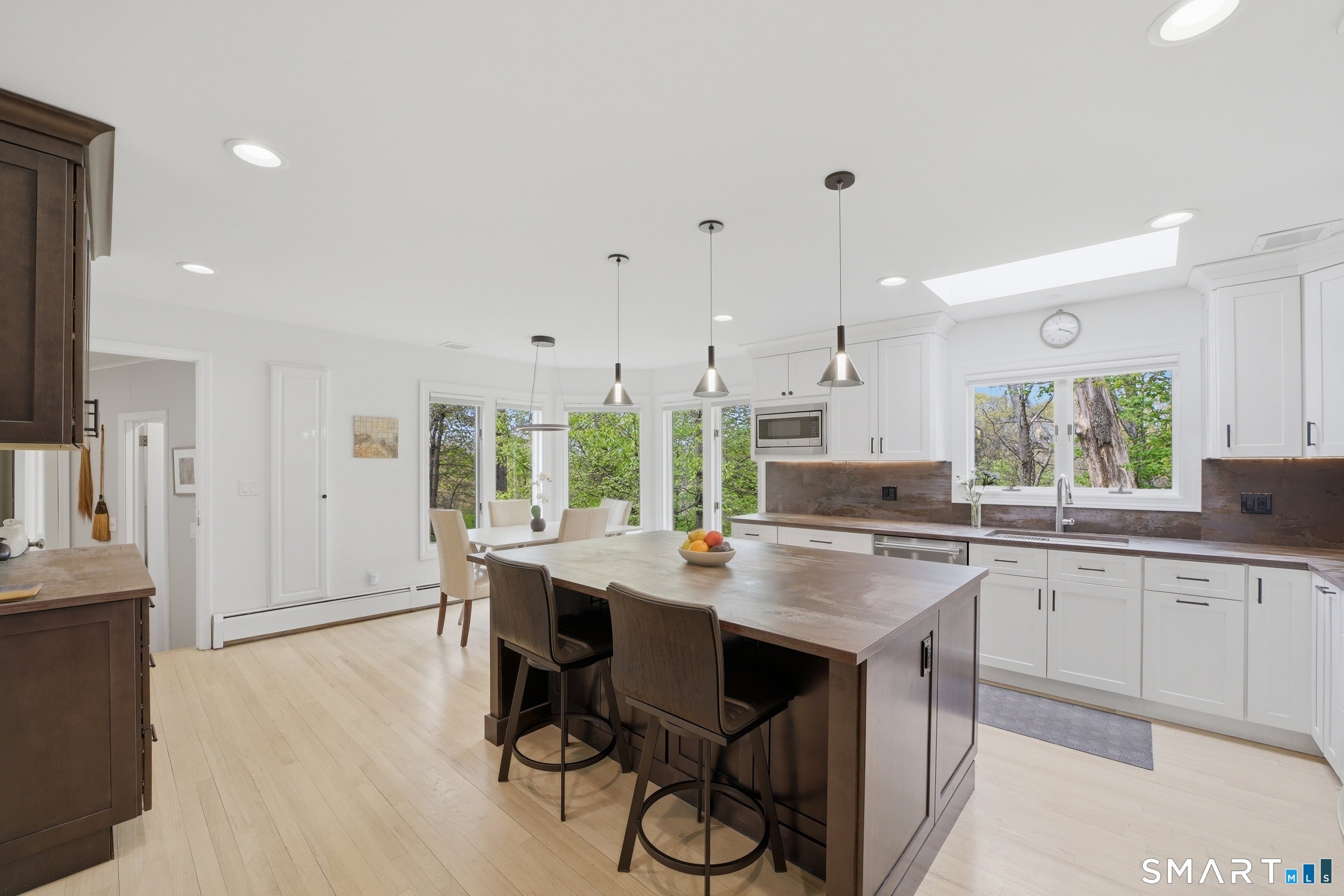 Stamford, Connecticut, 06902, United States, 4 Bedrooms Bedrooms, ,4 BathroomsBathrooms,Residential,Active,2042685