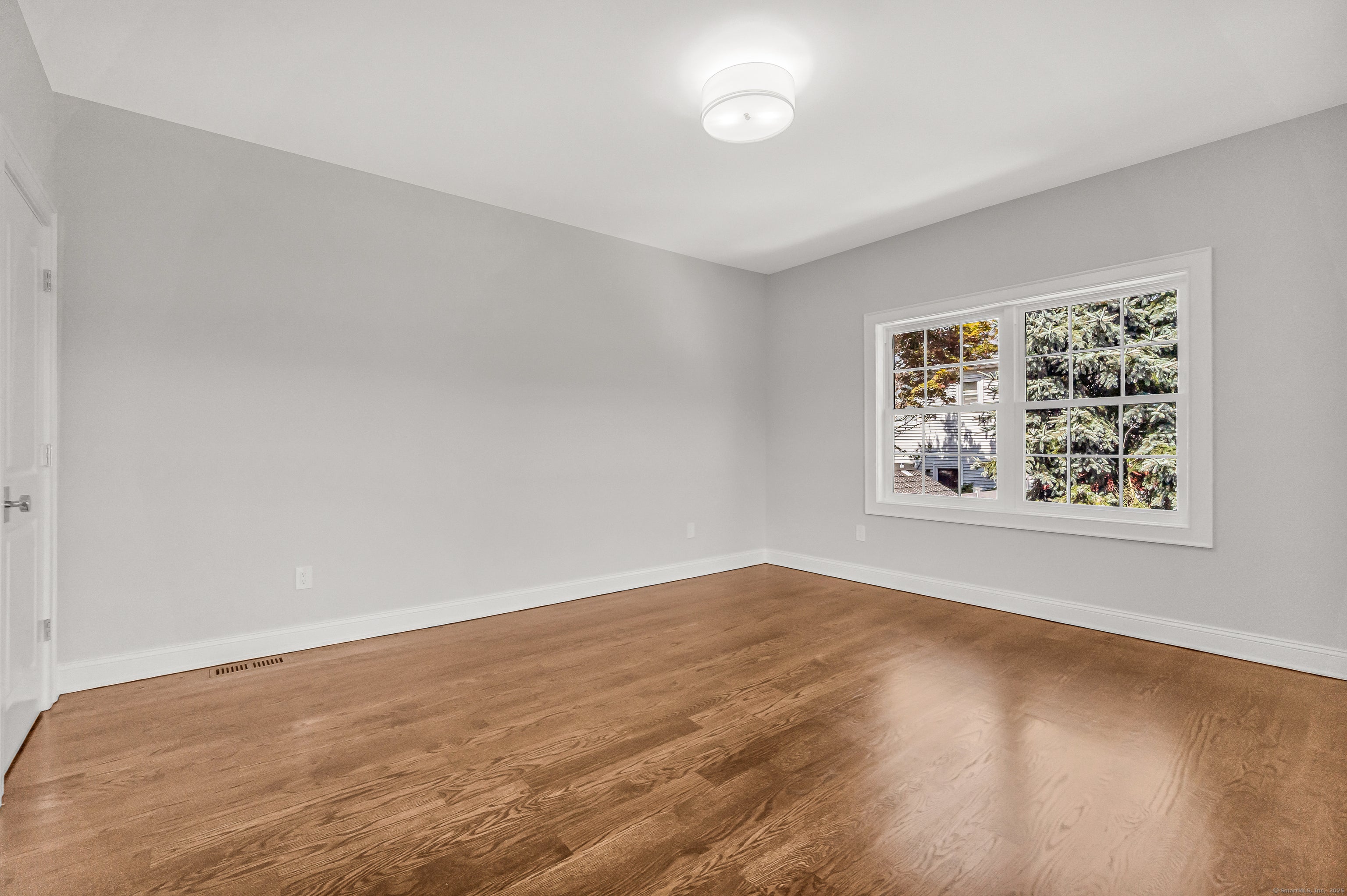 Fairfield, Connecticut, 06890, United States, 4 Bedrooms Bedrooms, ,3 BathroomsBathrooms,Residential,Active,2009390