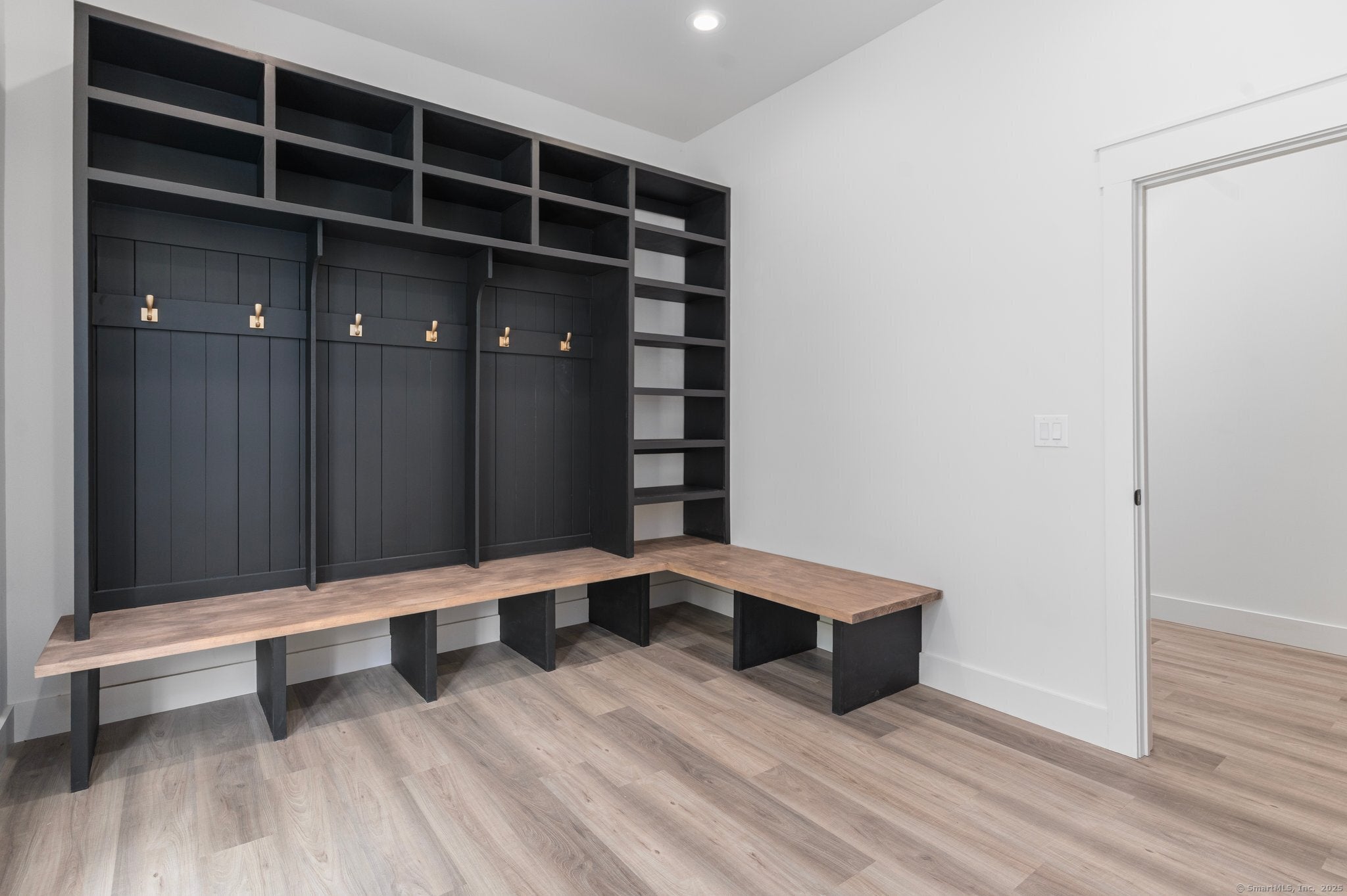 Pomfret, Connecticut, 06259, United States, 4 Bedrooms Bedrooms, ,6 BathroomsBathrooms,Residential,Active,1880189