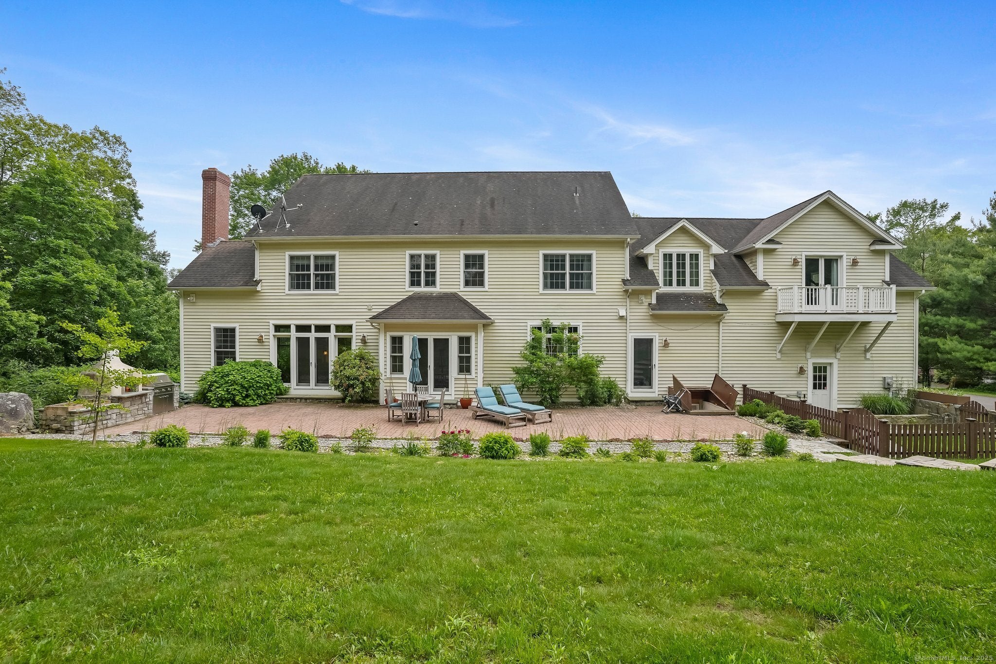 Woodbridge, Connecticut, 06525, United States, 4 Bedrooms Bedrooms, ,5 BathroomsBathrooms,Residential,Active,1849525