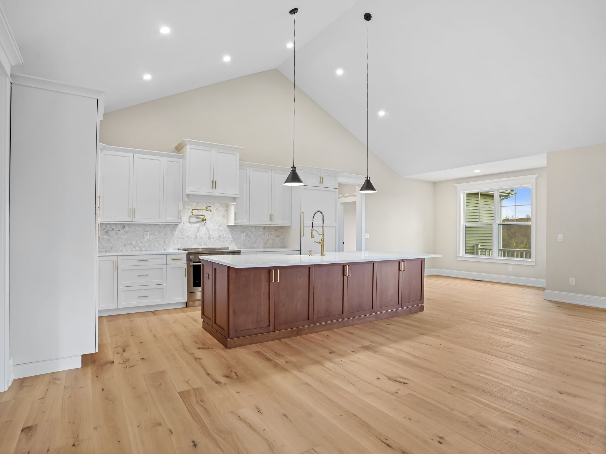 Southbury, Connecticut, 06488, United States, 4 Bedrooms Bedrooms, ,4 BathroomsBathrooms,Residential,Active,1988444