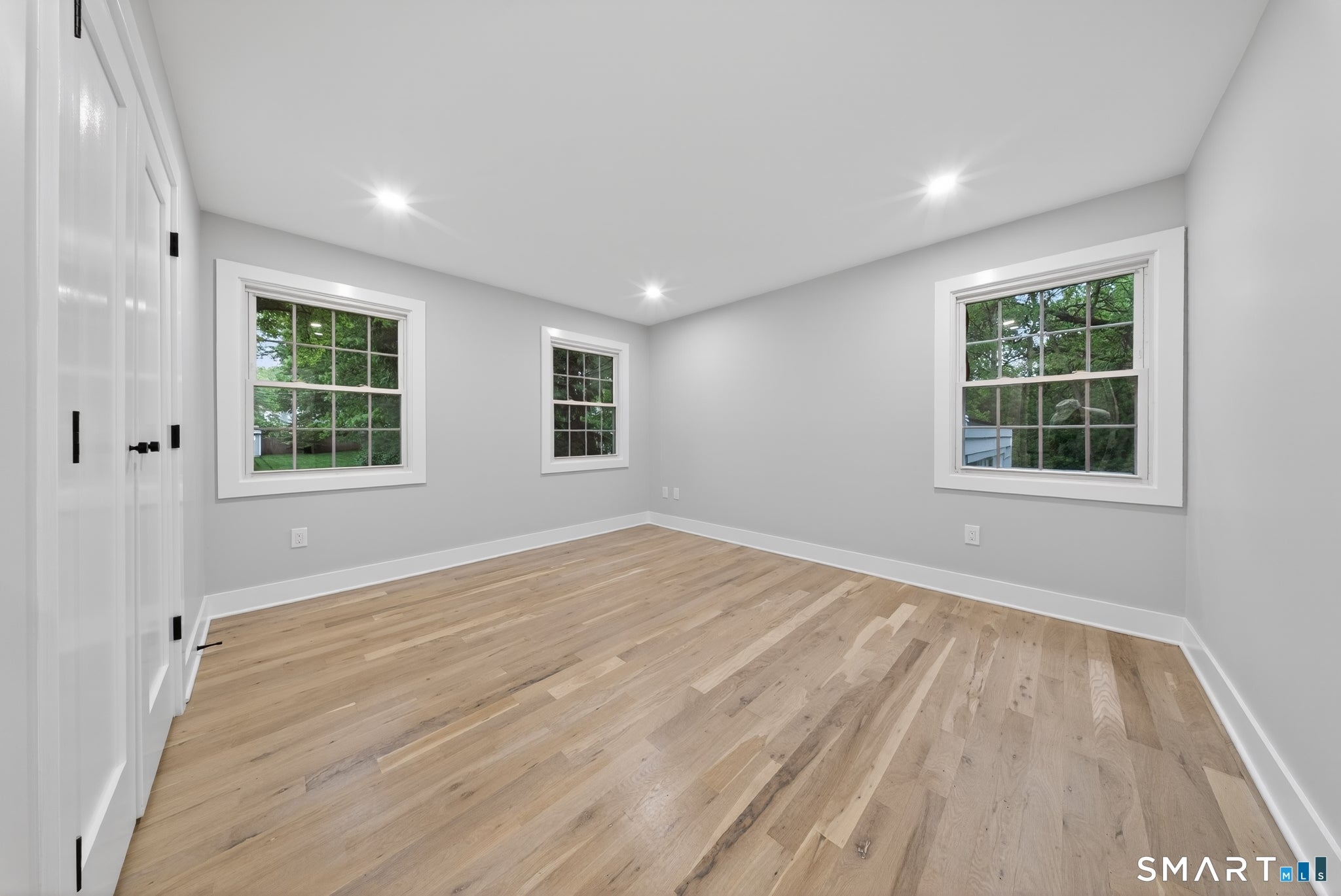 Fairfield, Connecticut, 06824, United States, 5 Bedrooms Bedrooms, ,4 BathroomsBathrooms,Residential,Active,2052052