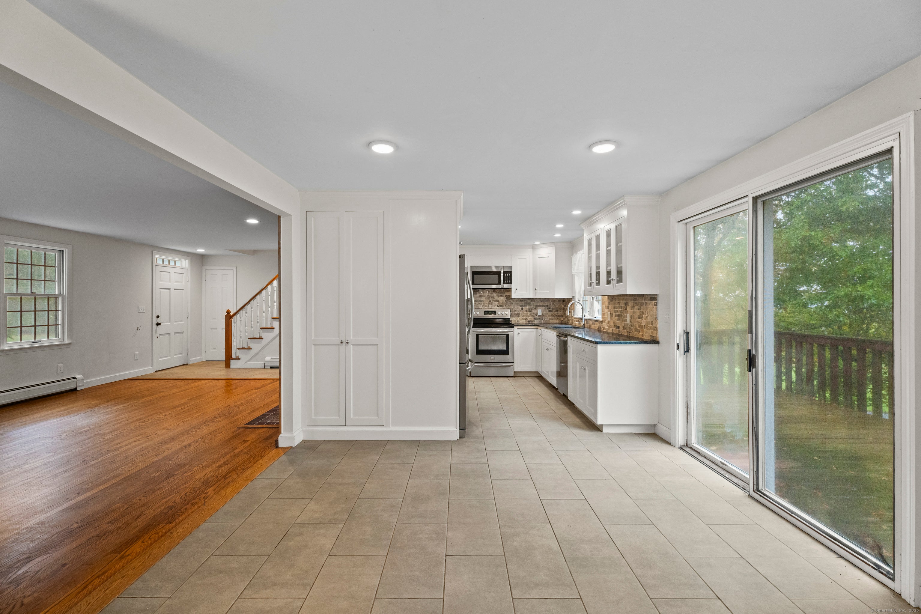 Roxbury, Connecticut, 06783, United States, 3 Bedrooms Bedrooms, ,2 BathroomsBathrooms,Residential,Active,2007143