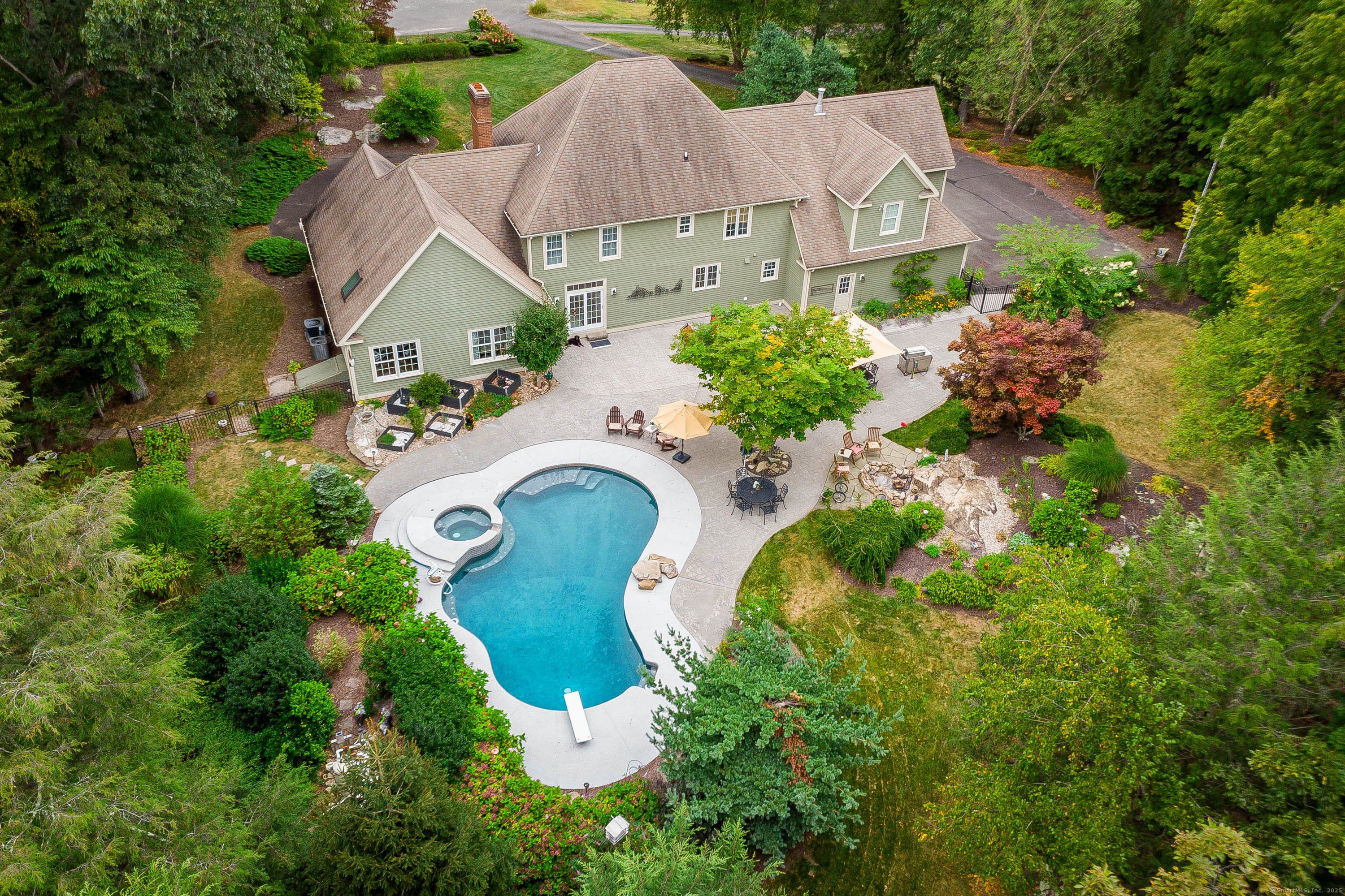 Newtown, Connecticut, 06482, United States, 4 Bedrooms Bedrooms, ,4 BathroomsBathrooms,Residential,Active,1934769