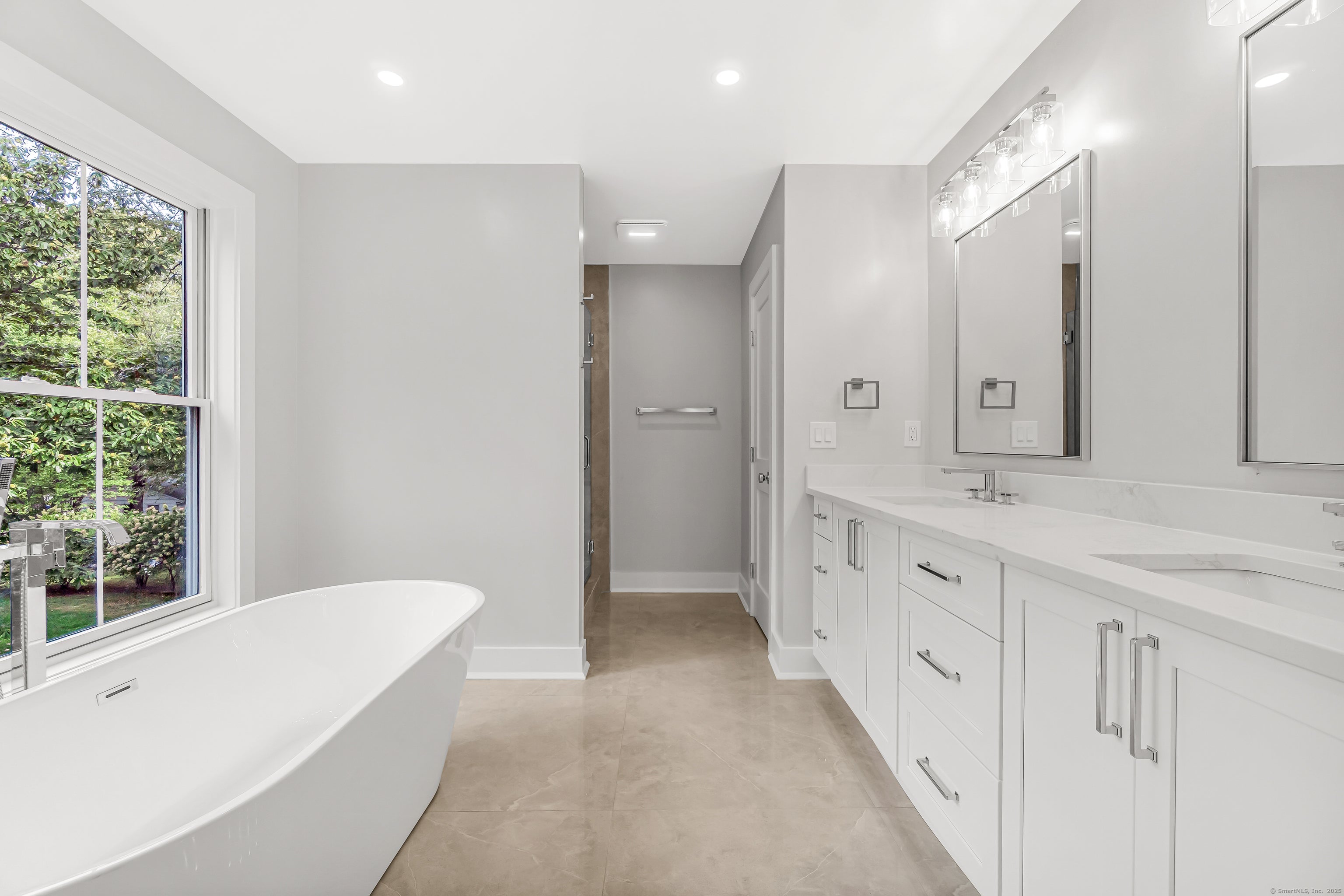 Fairfield, Connecticut, 06825, United States, 4 Bedrooms Bedrooms, ,5 BathroomsBathrooms,Residential,Active,1953660