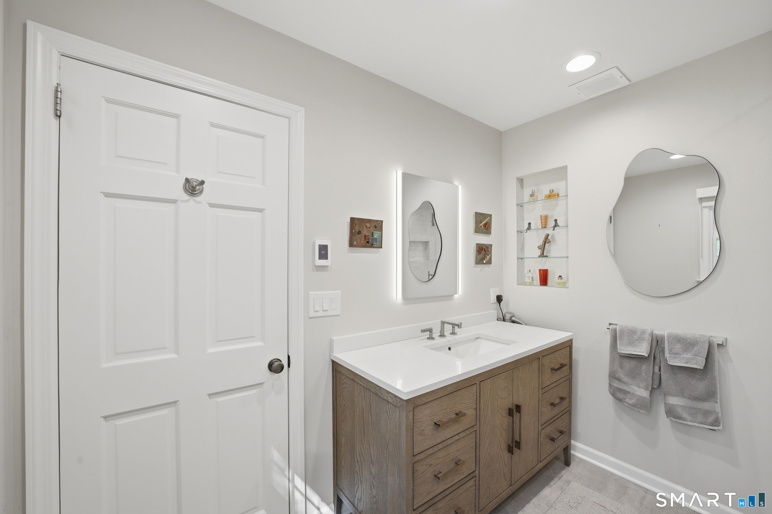 Stamford, Connecticut, 06902, United States, 4 Bedrooms Bedrooms, ,4 BathroomsBathrooms,Residential,Active,2042685