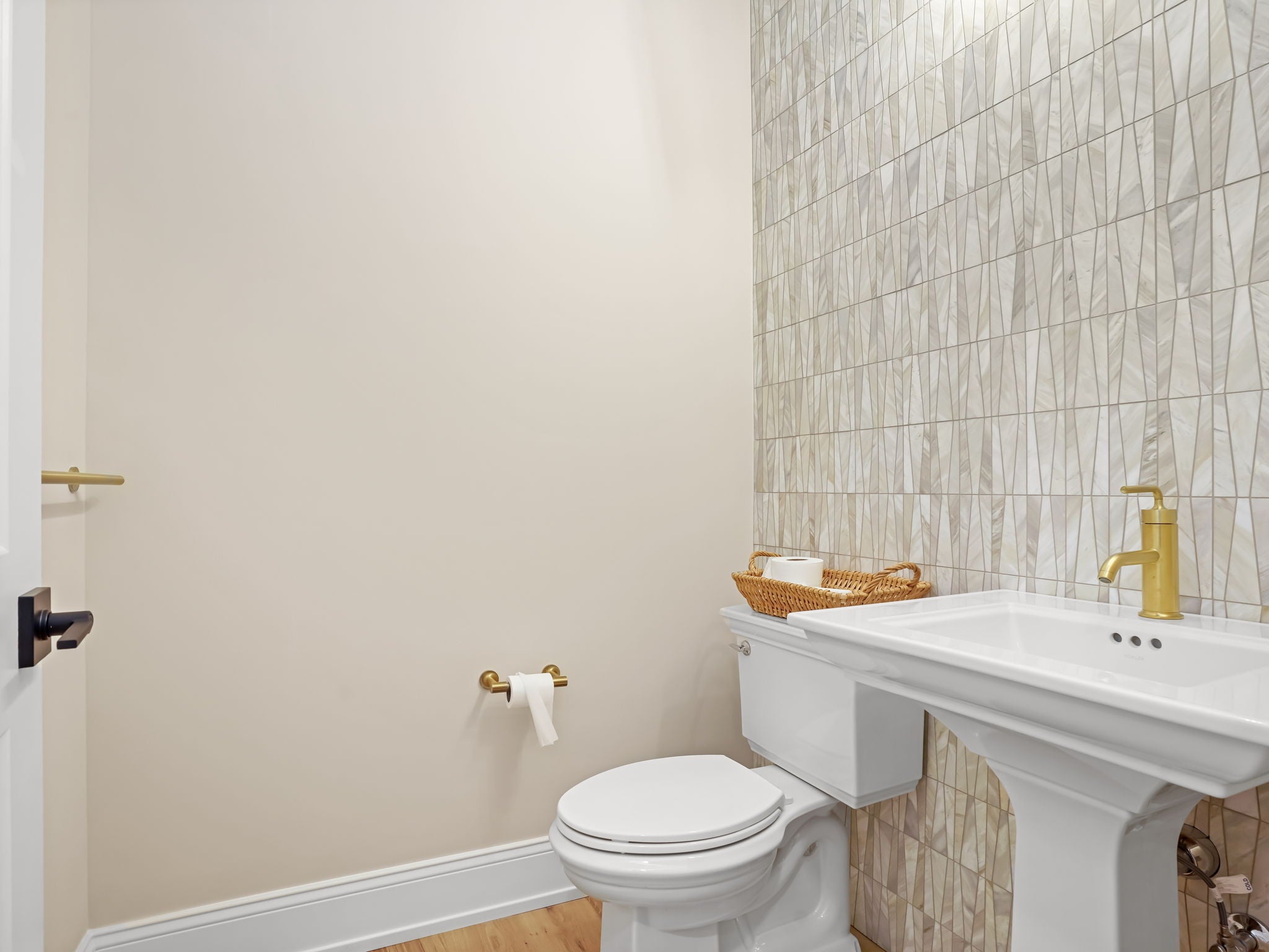 Southbury, Connecticut, 06488, United States, 4 Bedrooms Bedrooms, ,4 BathroomsBathrooms,Residential,Active,1988444