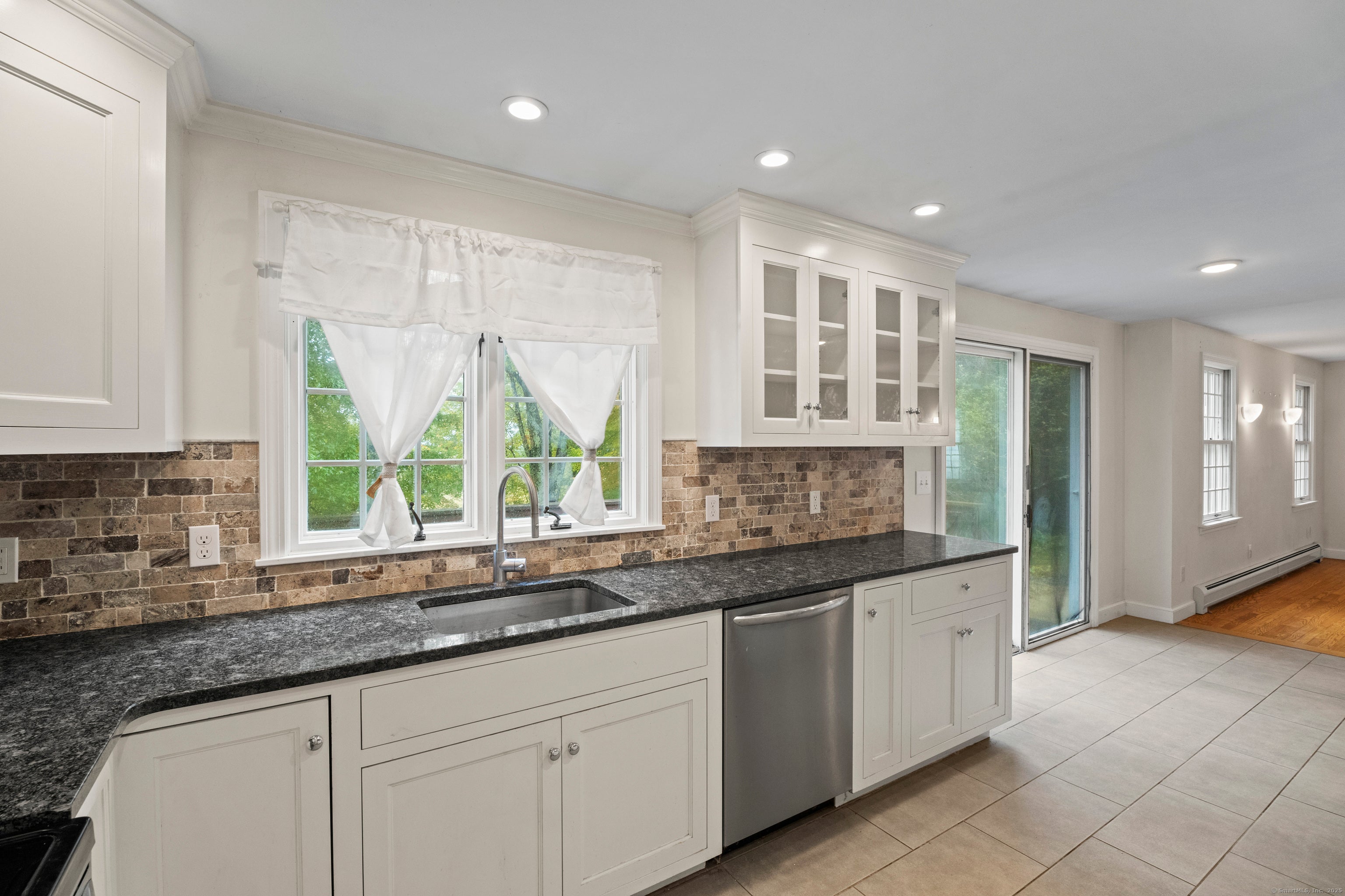 Roxbury, Connecticut, 06783, United States, 3 Bedrooms Bedrooms, ,2 BathroomsBathrooms,Residential,Active,2007143