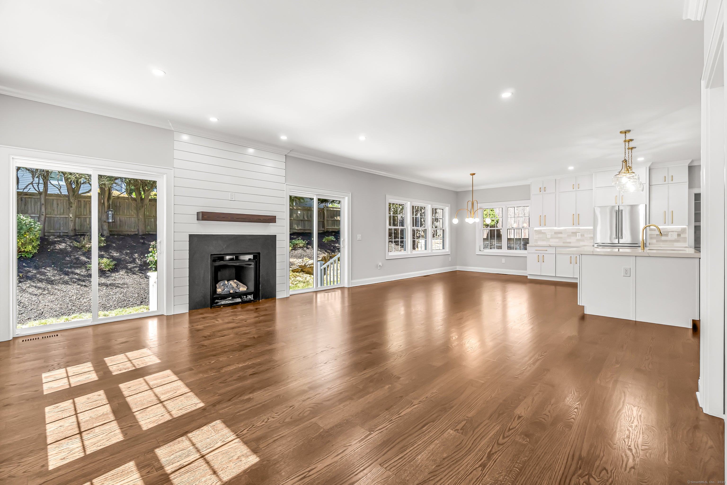 Fairfield, Connecticut, 06890, United States, 4 Bedrooms Bedrooms, ,3 BathroomsBathrooms,Residential,Active,2009390