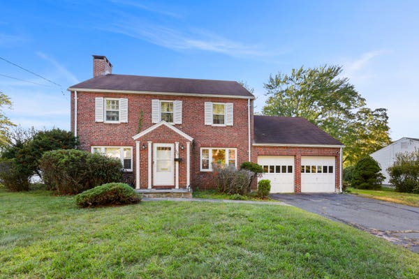 East Hartford, CT Homes For Sale & Real Estate | RE/MAX