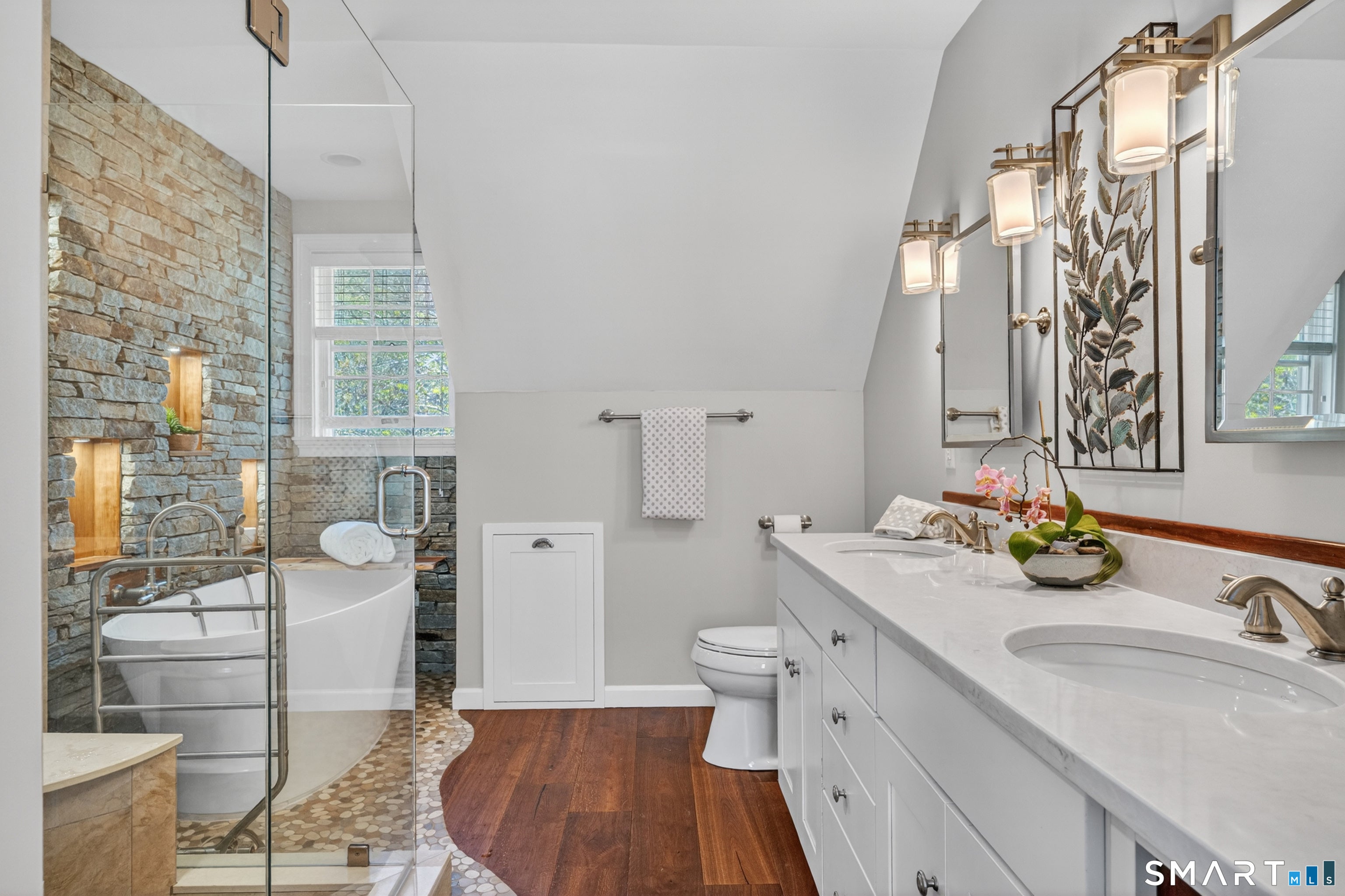 Waterford, Connecticut, 06385, United States, 3 Bedrooms Bedrooms, ,3 BathroomsBathrooms,Residential,Active,2043434
