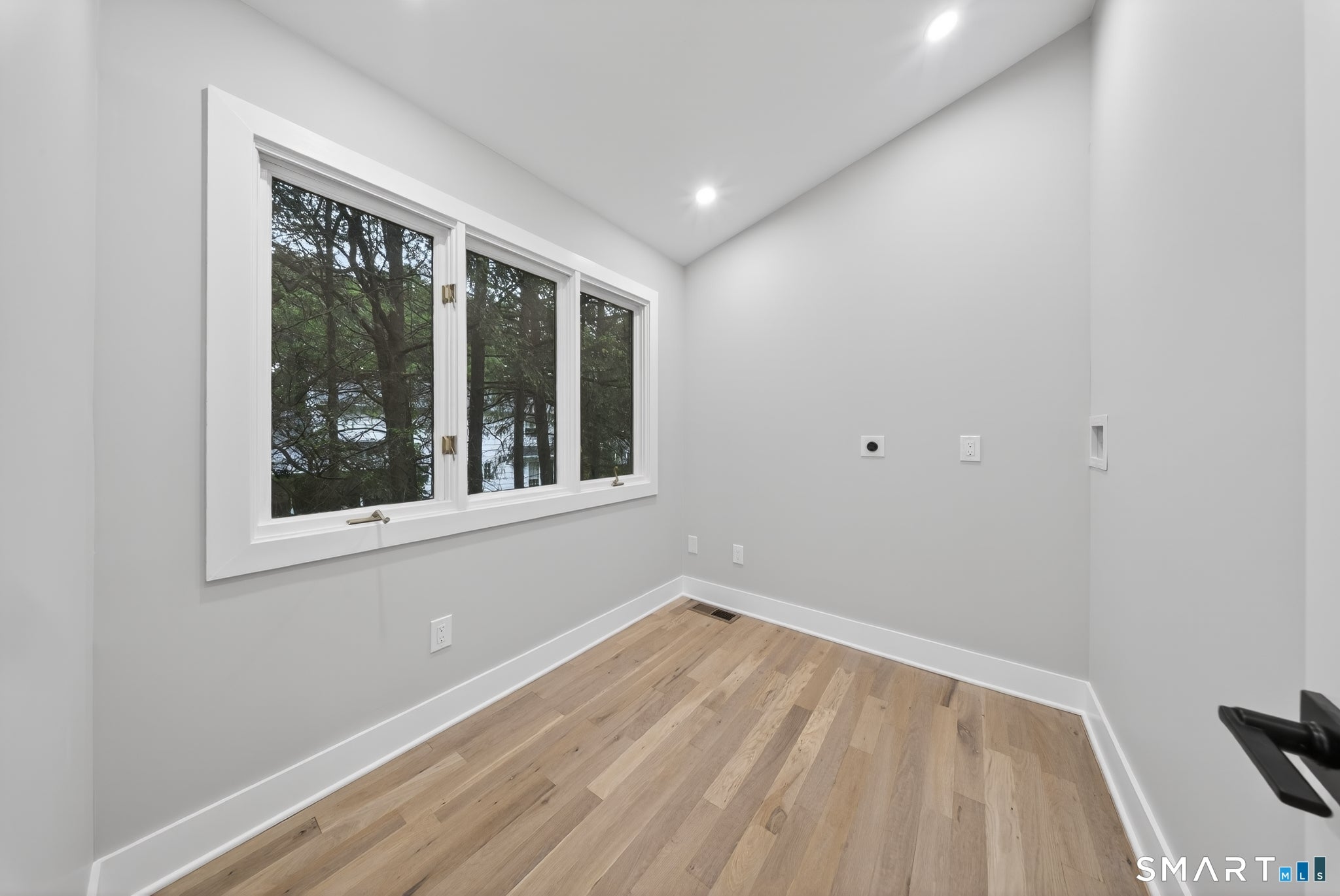 Fairfield, Connecticut, 06824, United States, 5 Bedrooms Bedrooms, ,4 BathroomsBathrooms,Residential,Active,2052052