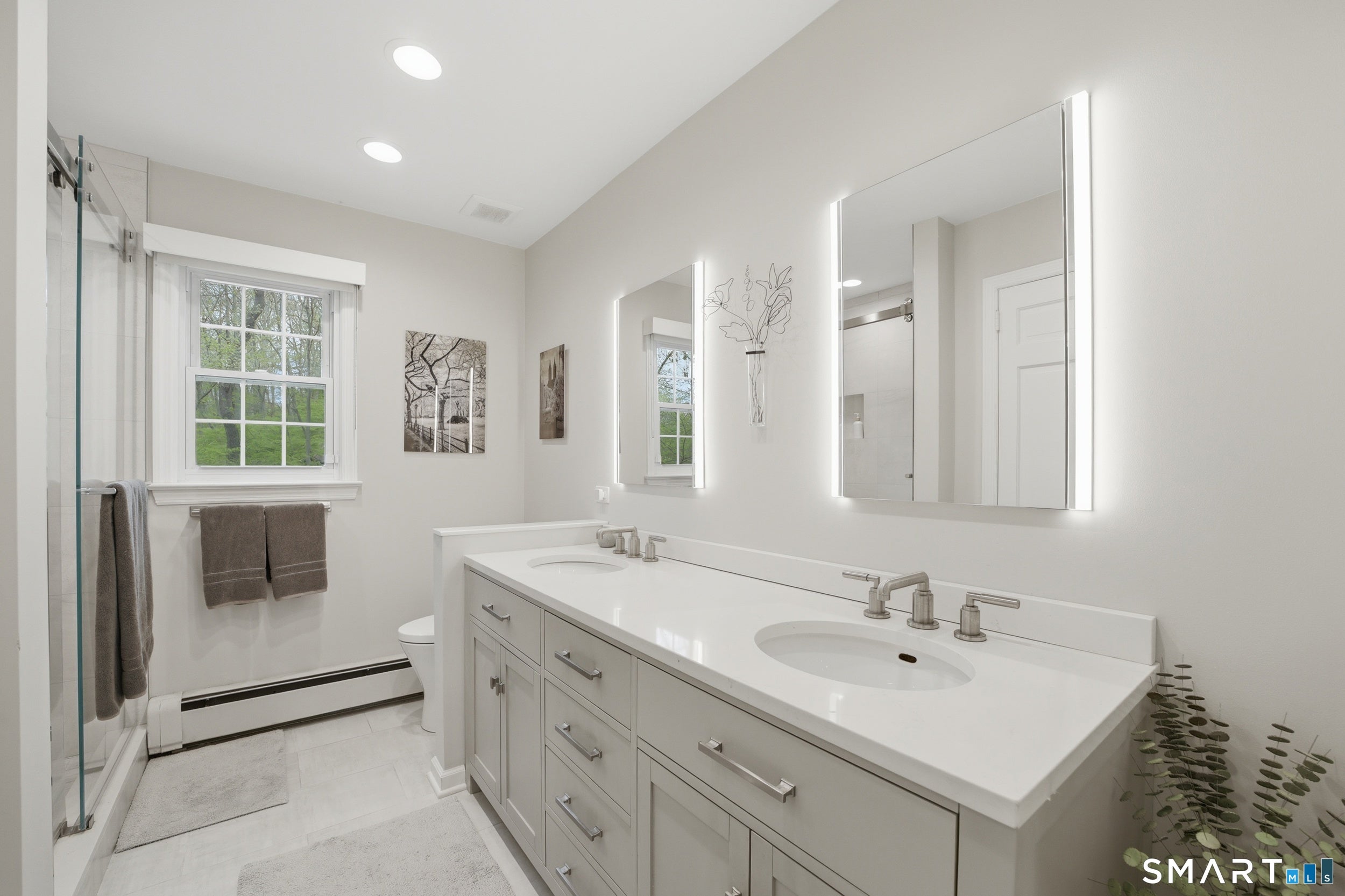 Stamford, Connecticut, 06902, United States, 4 Bedrooms Bedrooms, ,4 BathroomsBathrooms,Residential,Active,2042685