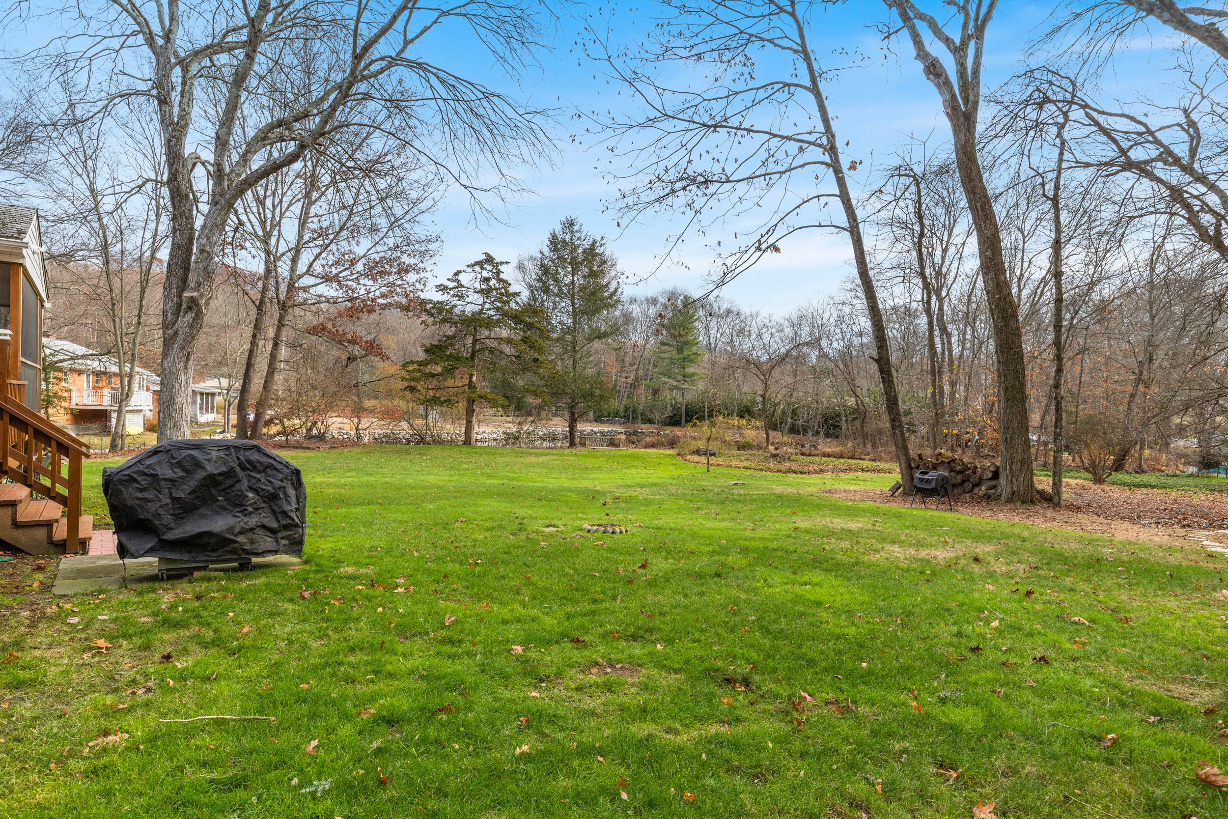 Stamford, Connecticut, 06903, United States, 4 Bedrooms Bedrooms, ,3 BathroomsBathrooms,Residential,Active,1996290