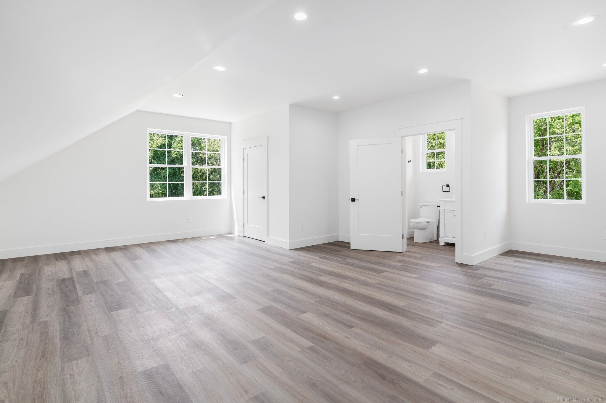 Pomfret, Connecticut, 06259, United States, 4 Bedrooms Bedrooms, ,6 BathroomsBathrooms,Residential,Active,1880189