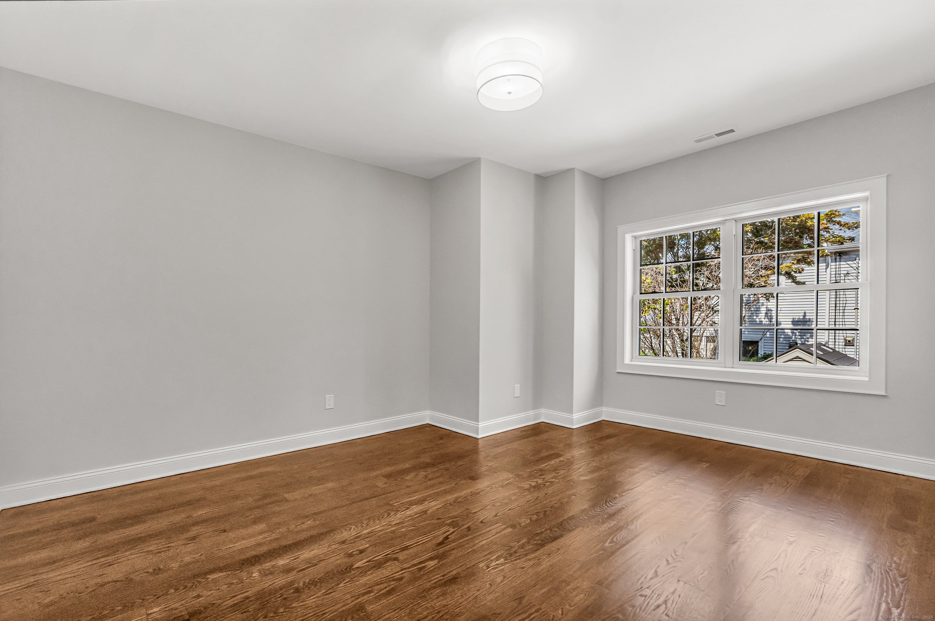 Fairfield, Connecticut, 06890, United States, 4 Bedrooms Bedrooms, ,3 BathroomsBathrooms,Residential,Active,2009390