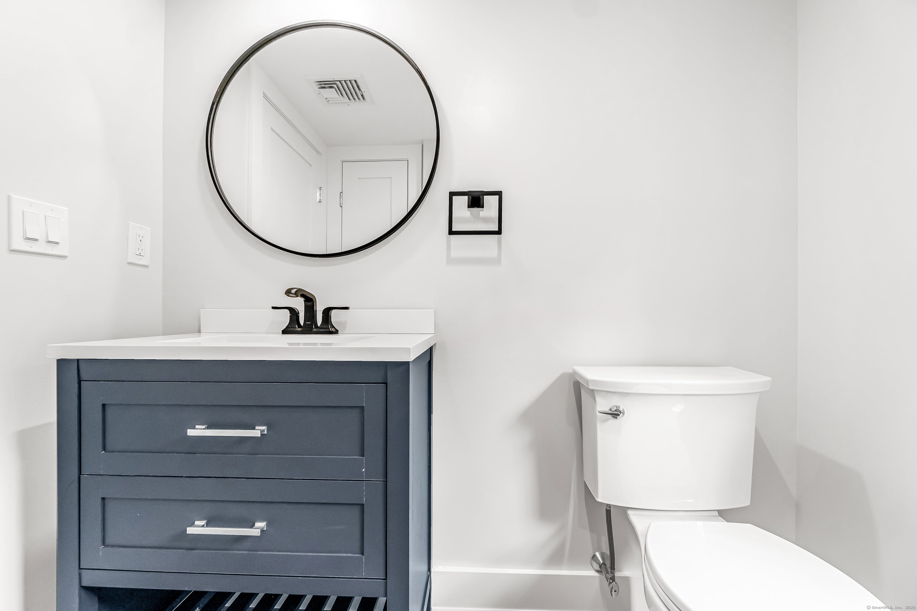 Fairfield, Connecticut, 06825, United States, 4 Bedrooms Bedrooms, ,5 BathroomsBathrooms,Residential,Active,1953660