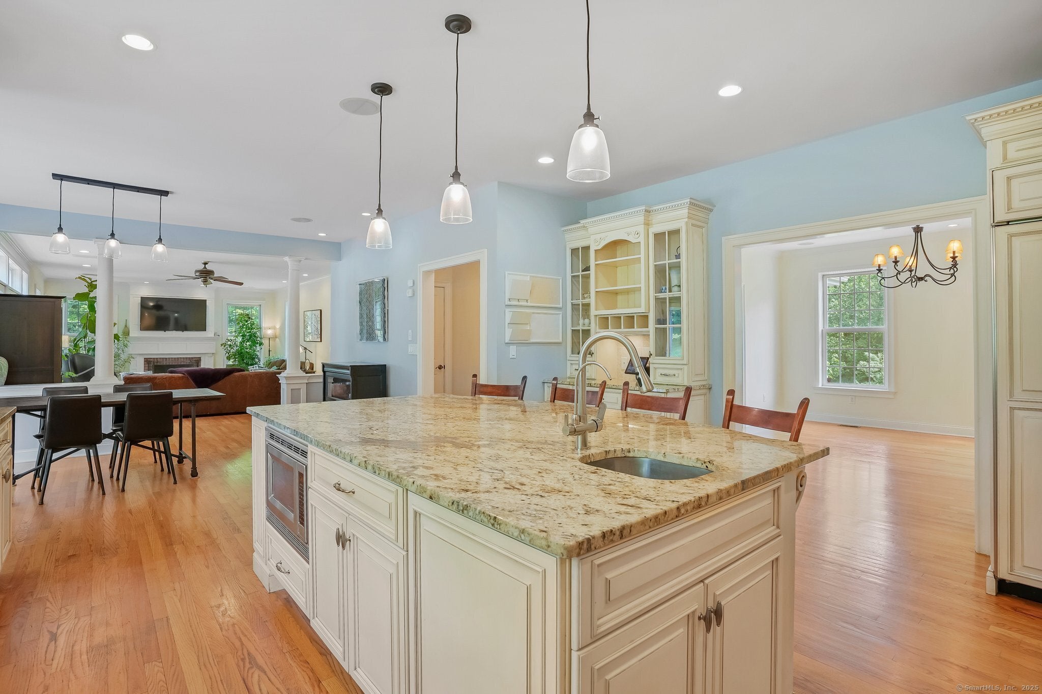 Woodbridge, Connecticut, 06525, United States, 4 Bedrooms Bedrooms, ,5 BathroomsBathrooms,Residential,Active,1849525