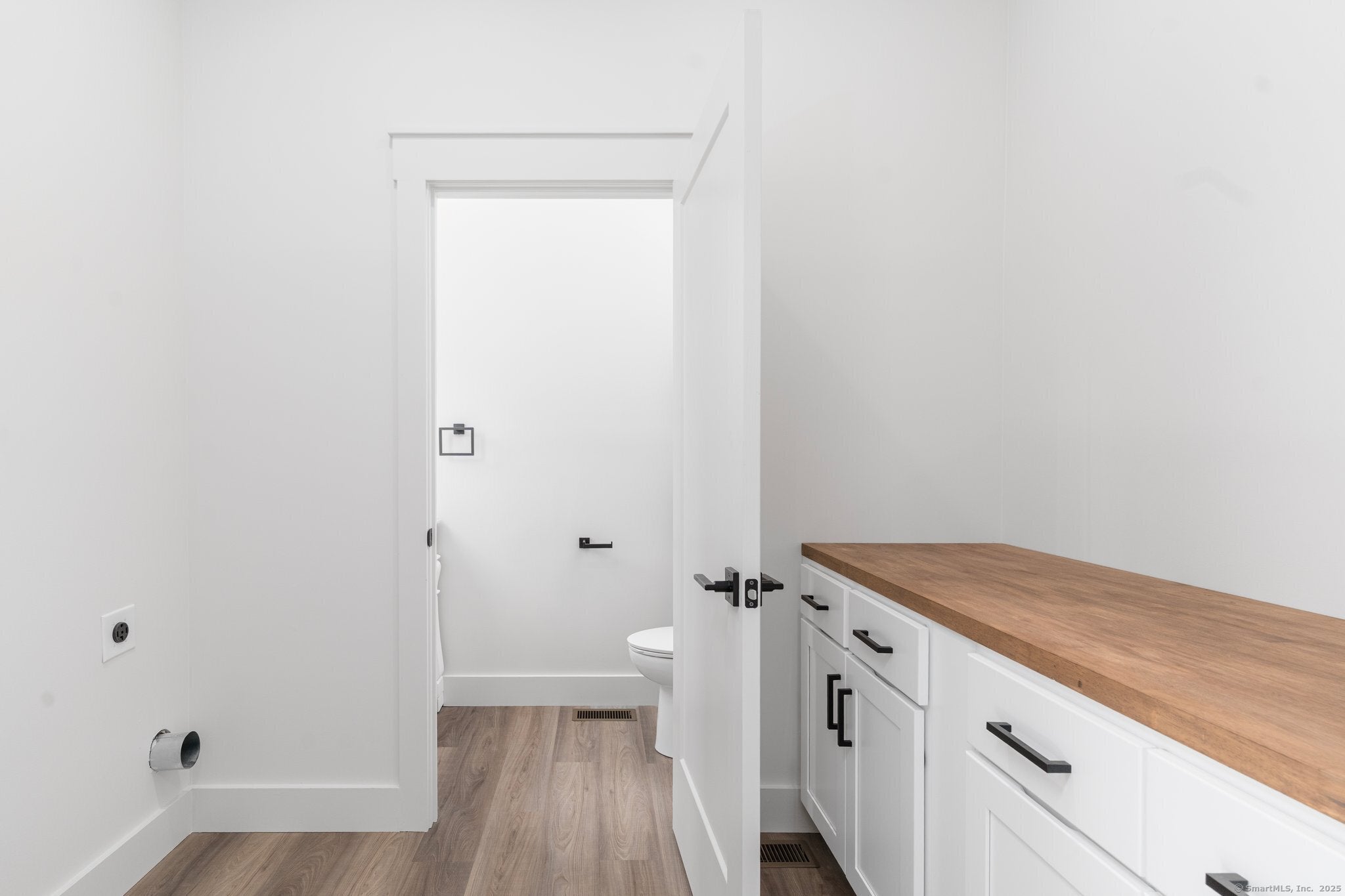 Pomfret, Connecticut, 06259, United States, 4 Bedrooms Bedrooms, ,6 BathroomsBathrooms,Residential,Active,1880189