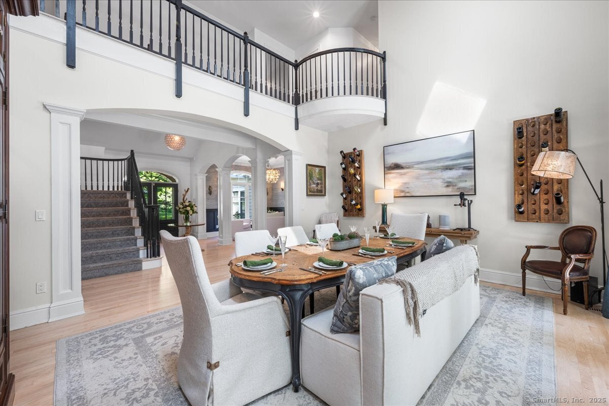 Clinton, Connecticut, 06413, United States, 5 Bedrooms Bedrooms, ,4 BathroomsBathrooms,Residential,Active,1936123