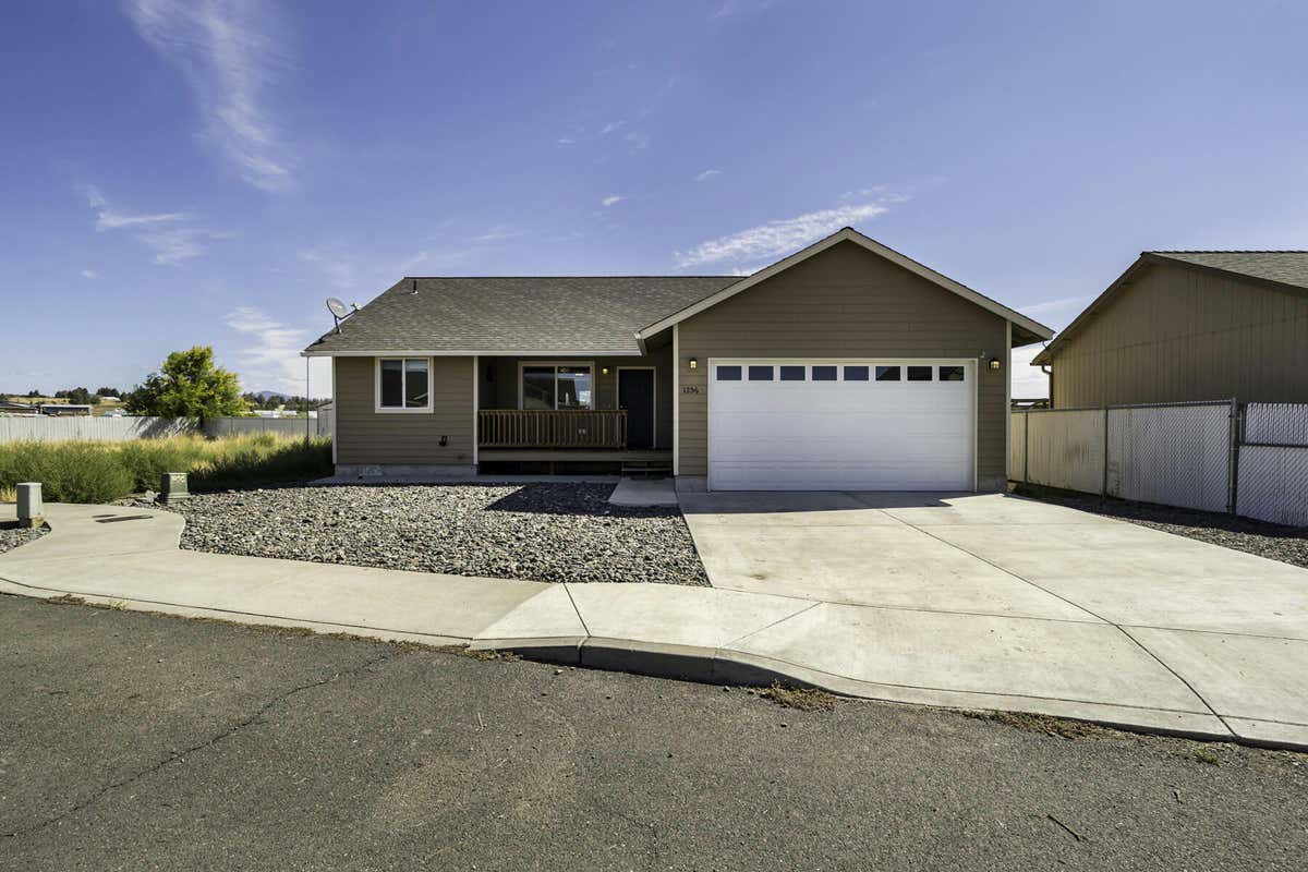 1256 NW BUCKO CT, PRINEVILLE, OR 97754, photo 1 of 17