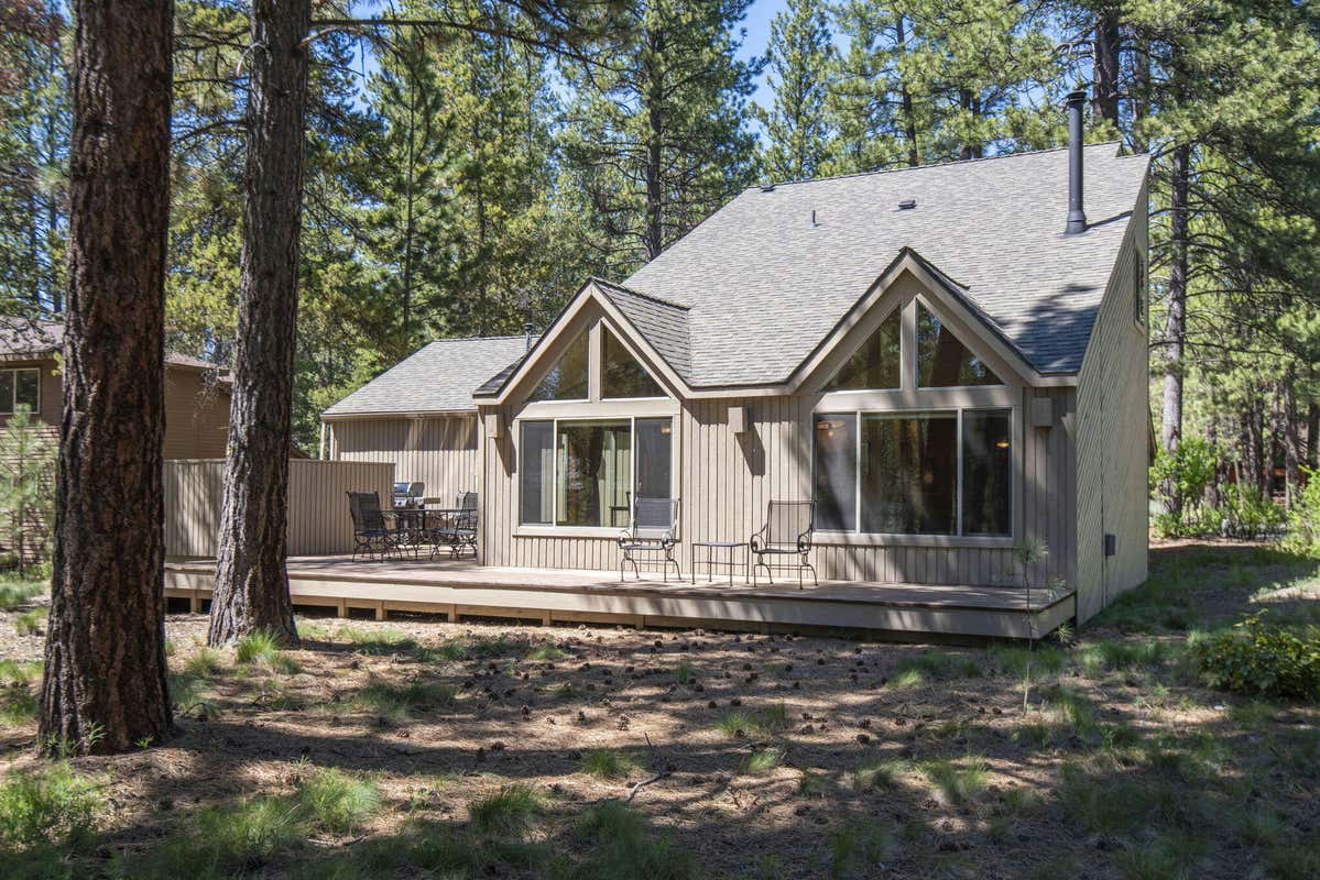 17775 WOODLAND LN, SUNRIVER, OR 97707, photo 1 of 33