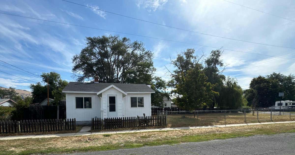 1323 MARTIN ST, KLAMATH FALLS, OR 97601, photo 1 of 12