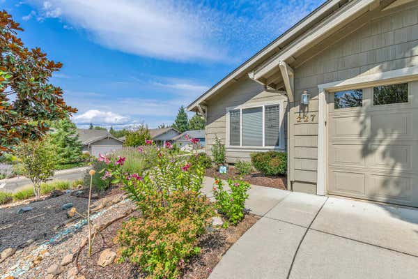 227 PHOENIX HILLS DR, PHOENIX, OR 97535 - Image 1