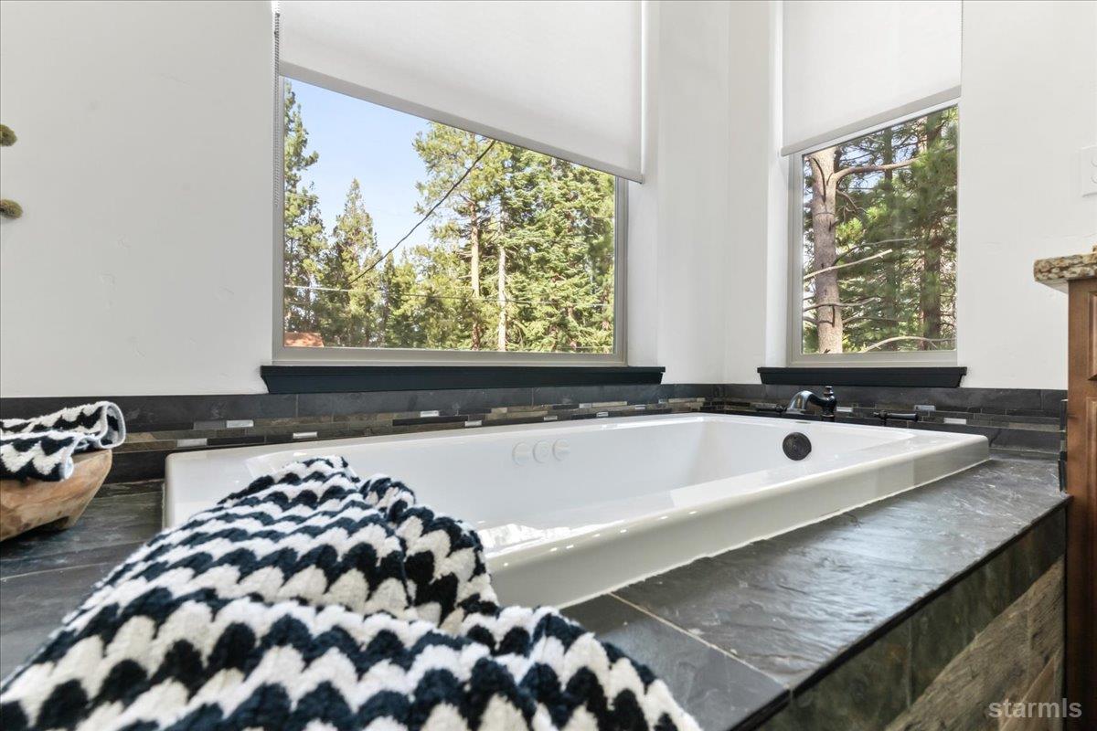 South Lake Tahoe, California, 96150, United States, 4 Bedrooms Bedrooms, ,3 BathroomsBathrooms,Residential,Active,2007317