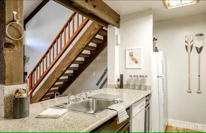 South Lake Tahoe, California, 96150, United States, 3 Bedrooms Bedrooms, ,2 BathroomsBathrooms,Residential,Active,1904156
