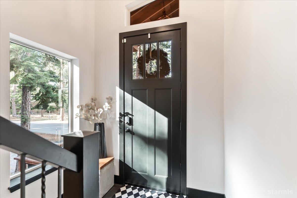 South Lake Tahoe, California, 96150, United States, 4 Bedrooms Bedrooms, ,3 BathroomsBathrooms,Residential,Active,2007317