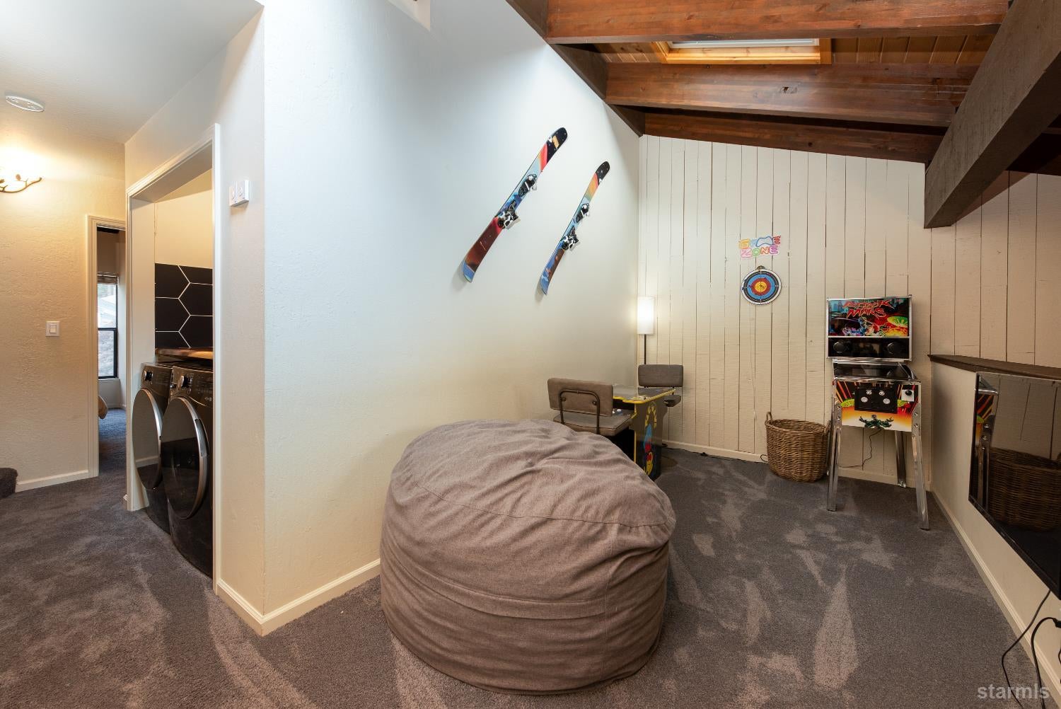 South Lake Tahoe, California, 96150, United States, 4 Bedrooms Bedrooms, ,2 BathroomsBathrooms,Residential,Active,1904174