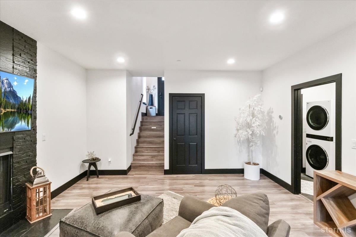 South Lake Tahoe, California, 96150, United States, 4 Bedrooms Bedrooms, ,3 BathroomsBathrooms,Residential,Active,2007317