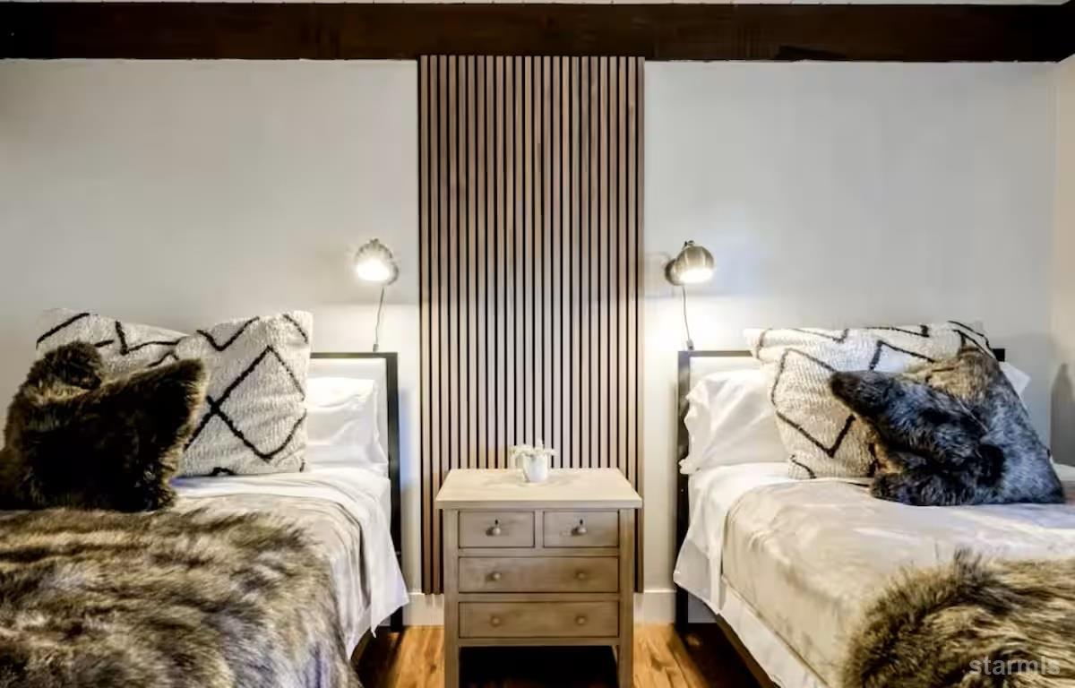 South Lake Tahoe, California, 96150, United States, 3 Bedrooms Bedrooms, ,2 BathroomsBathrooms,Residential,Active,1904156