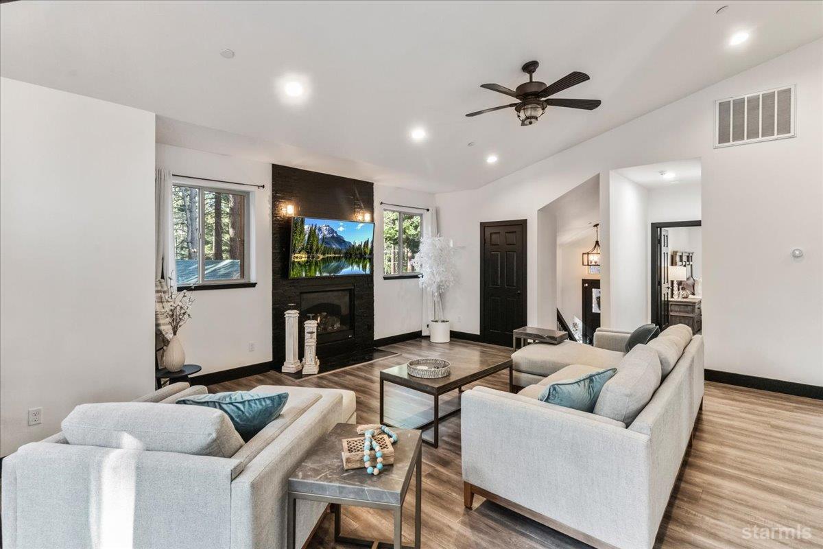 South Lake Tahoe, California, 96150, United States, 4 Bedrooms Bedrooms, ,3 BathroomsBathrooms,Residential,Active,2007317