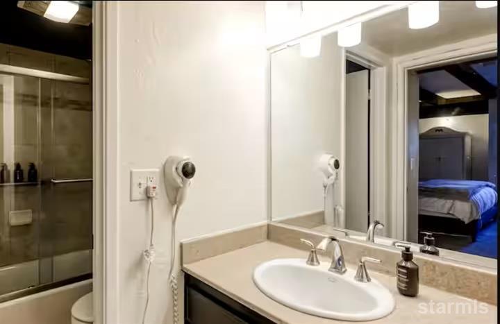 South Lake Tahoe, California, 96150, United States, 3 Bedrooms Bedrooms, ,2 BathroomsBathrooms,Residential,Active,1904156