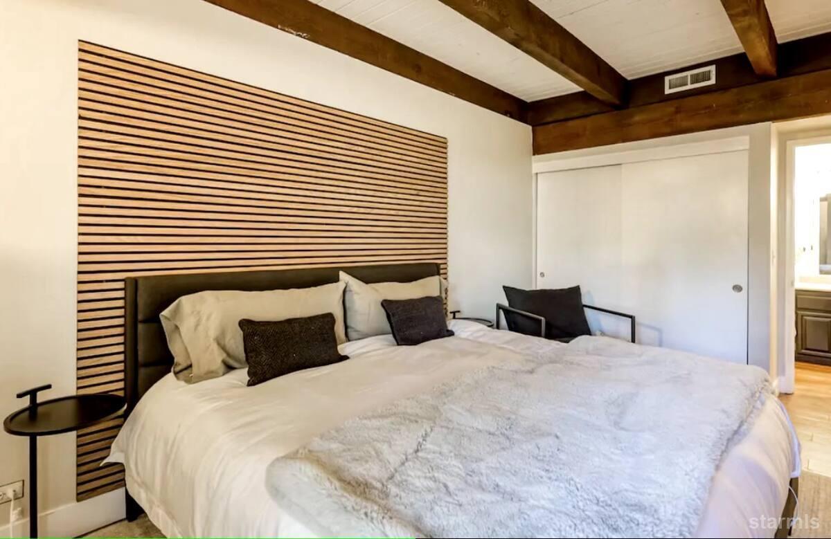 South Lake Tahoe, California, 96150, United States, 3 Bedrooms Bedrooms, ,2 BathroomsBathrooms,Residential,Active,1904156