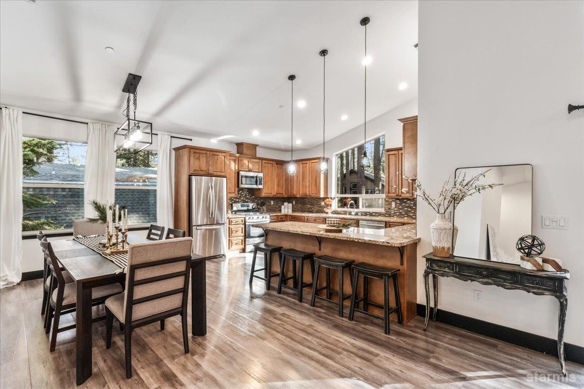 South Lake Tahoe, California, 96150, United States, 4 Bedrooms Bedrooms, ,3 BathroomsBathrooms,Residential,Active,2007317