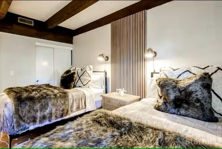 South Lake Tahoe, California, 96150, United States, 3 Bedrooms Bedrooms, ,2 BathroomsBathrooms,Residential,Active,1904156