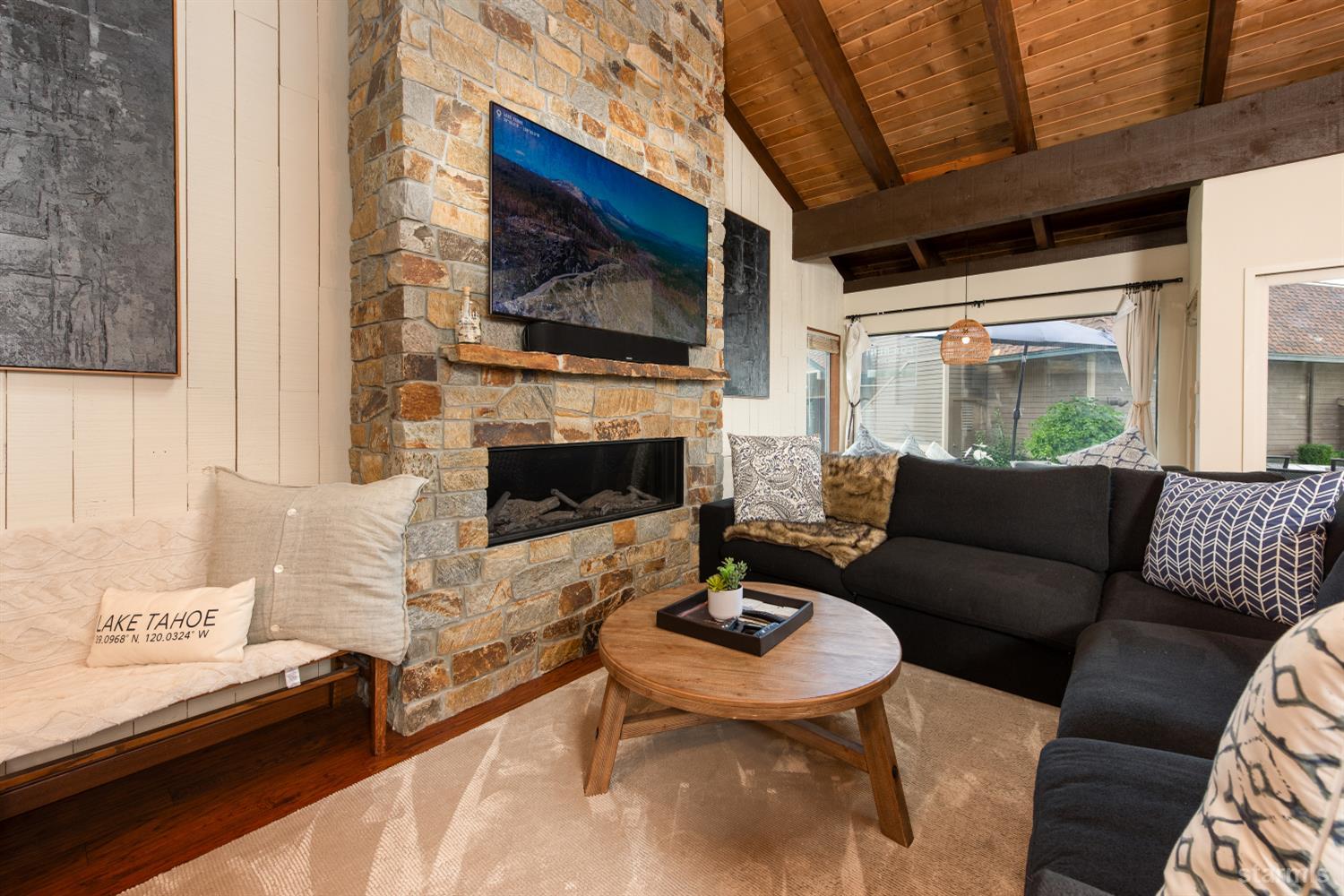 South Lake Tahoe, California, 96150, United States, 4 Bedrooms Bedrooms, ,2 BathroomsBathrooms,Residential,Active,1904174