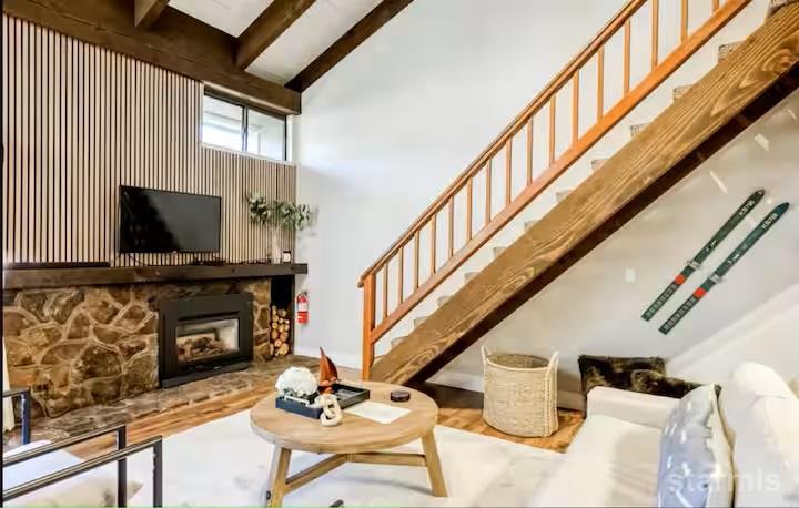 South Lake Tahoe, California, 96150, United States, 3 Bedrooms Bedrooms, ,2 BathroomsBathrooms,Residential,Active,1904156