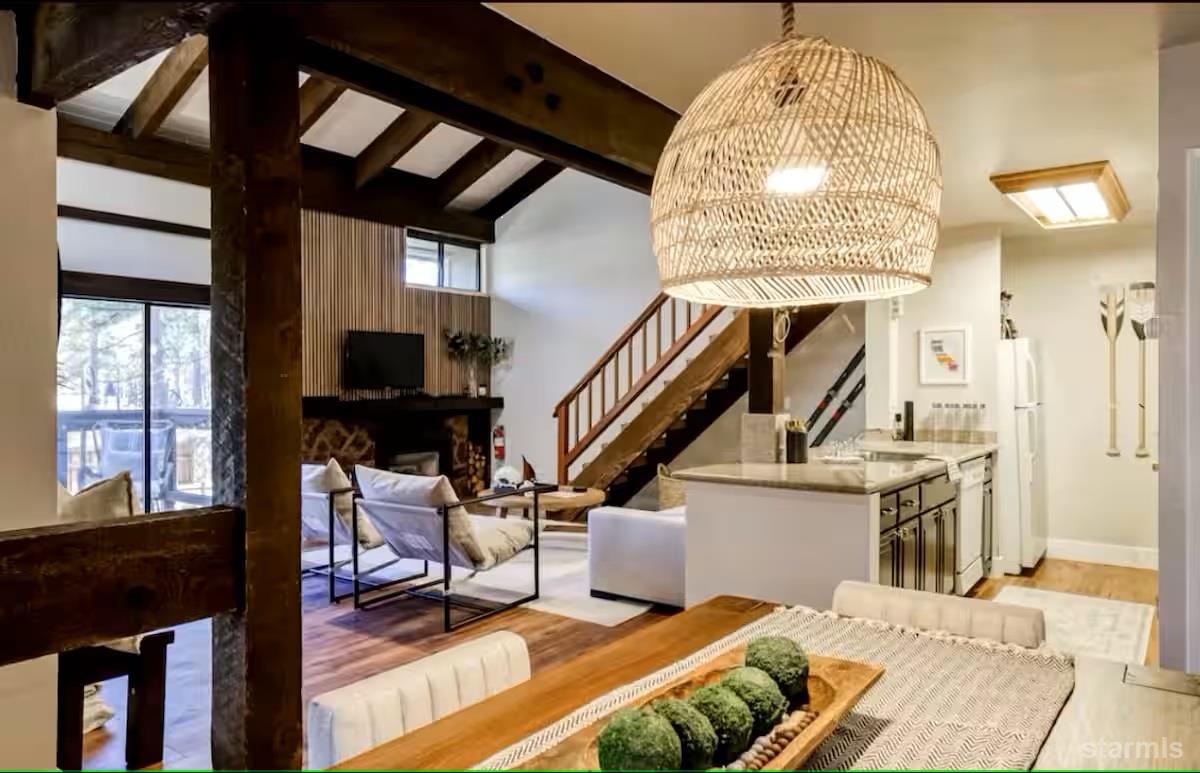 South Lake Tahoe, California, 96150, United States, 3 Bedrooms Bedrooms, ,2 BathroomsBathrooms,Residential,Active,1904156