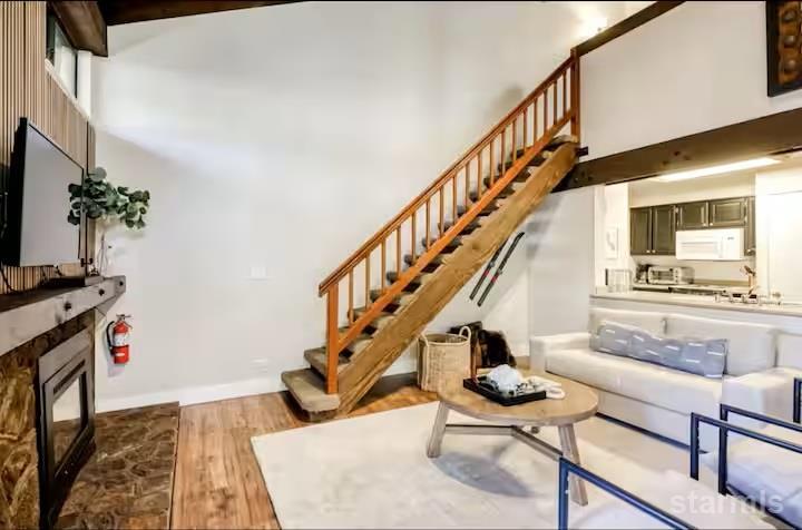 South Lake Tahoe, California, 96150, United States, 3 Bedrooms Bedrooms, ,2 BathroomsBathrooms,Residential,Active,1904156
