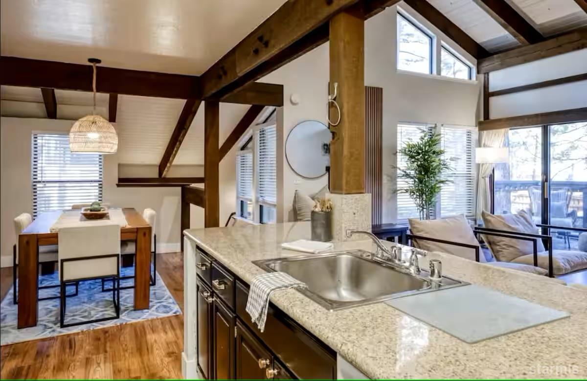 South Lake Tahoe, California, 96150, United States, 3 Bedrooms Bedrooms, ,2 BathroomsBathrooms,Residential,Active,1904156