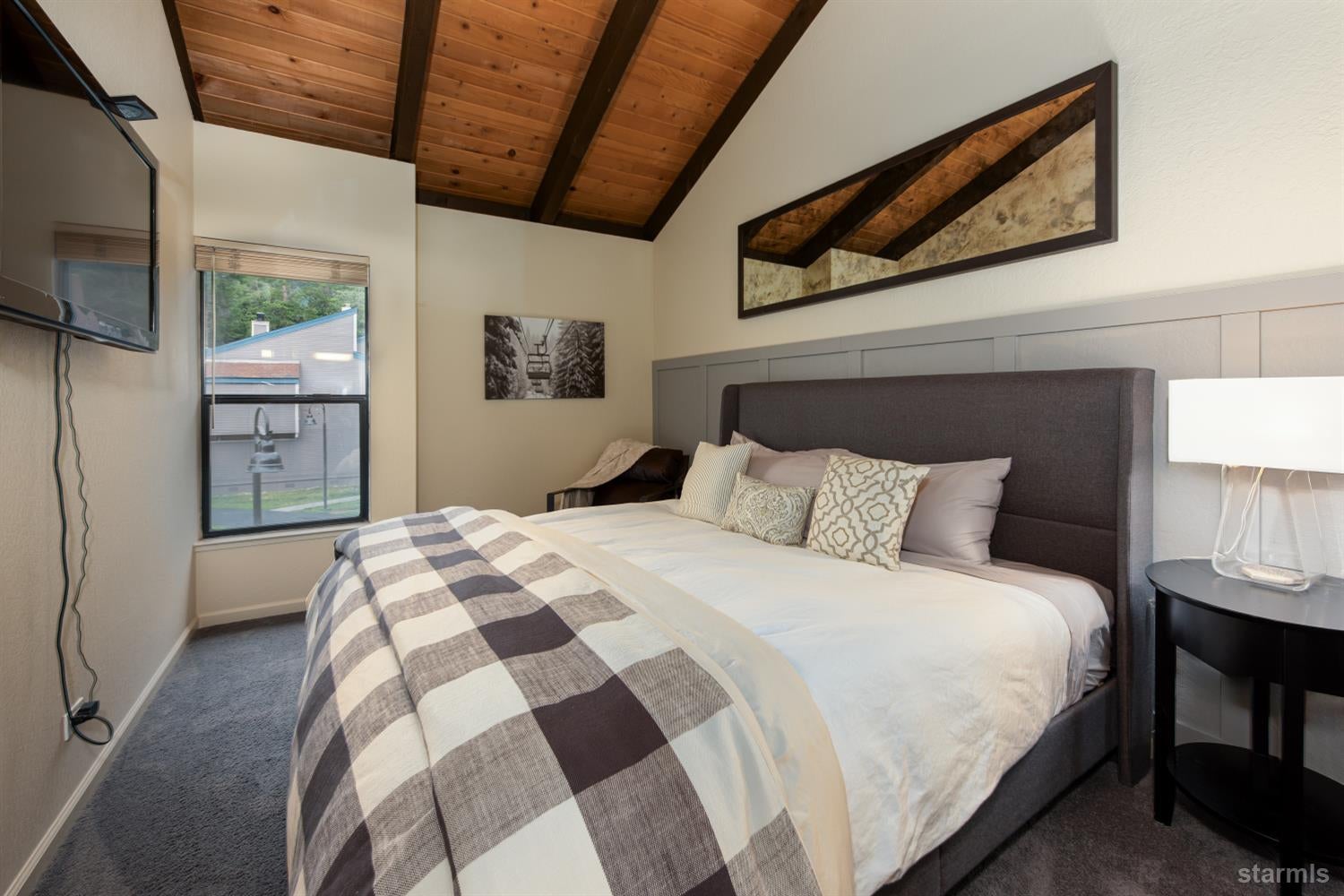 South Lake Tahoe, California, 96150, United States, 4 Bedrooms Bedrooms, ,2 BathroomsBathrooms,Residential,Active,1904174