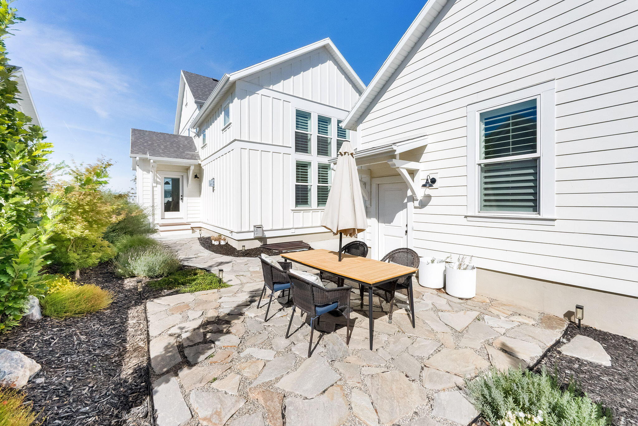 South Jordan, Utah, 84009, United States, 6 Bedrooms Bedrooms, ,5 BathroomsBathrooms,Residential,Active,2010165